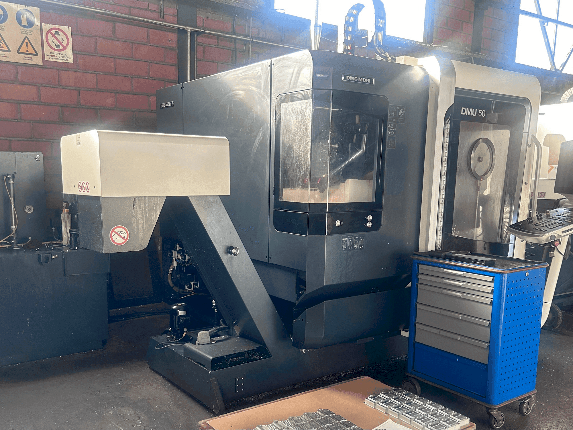 A DMG MORI DMU 50 gép elölnézete