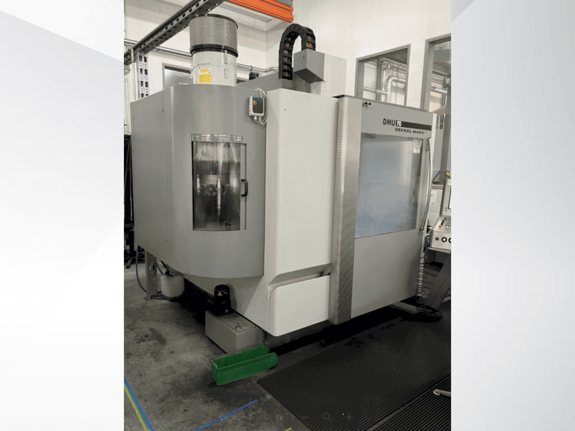 A DMG DECKEL MAHO DMU 70 gép elölnézete