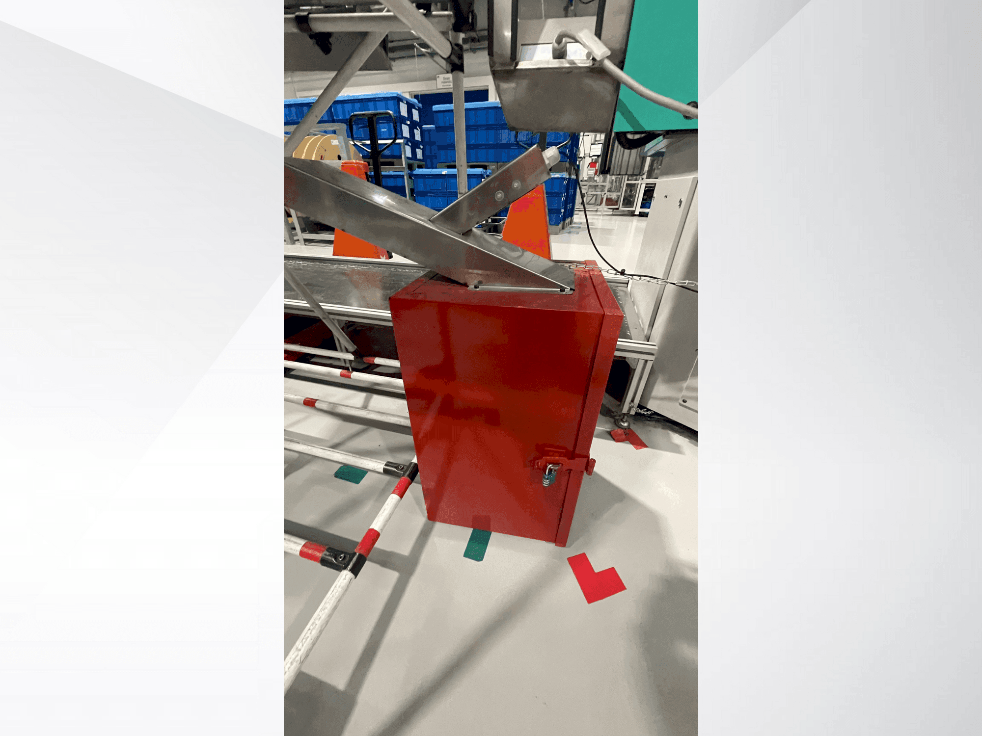 A Arburg Allrounder 1500 T 2000-400 gép elölnézete