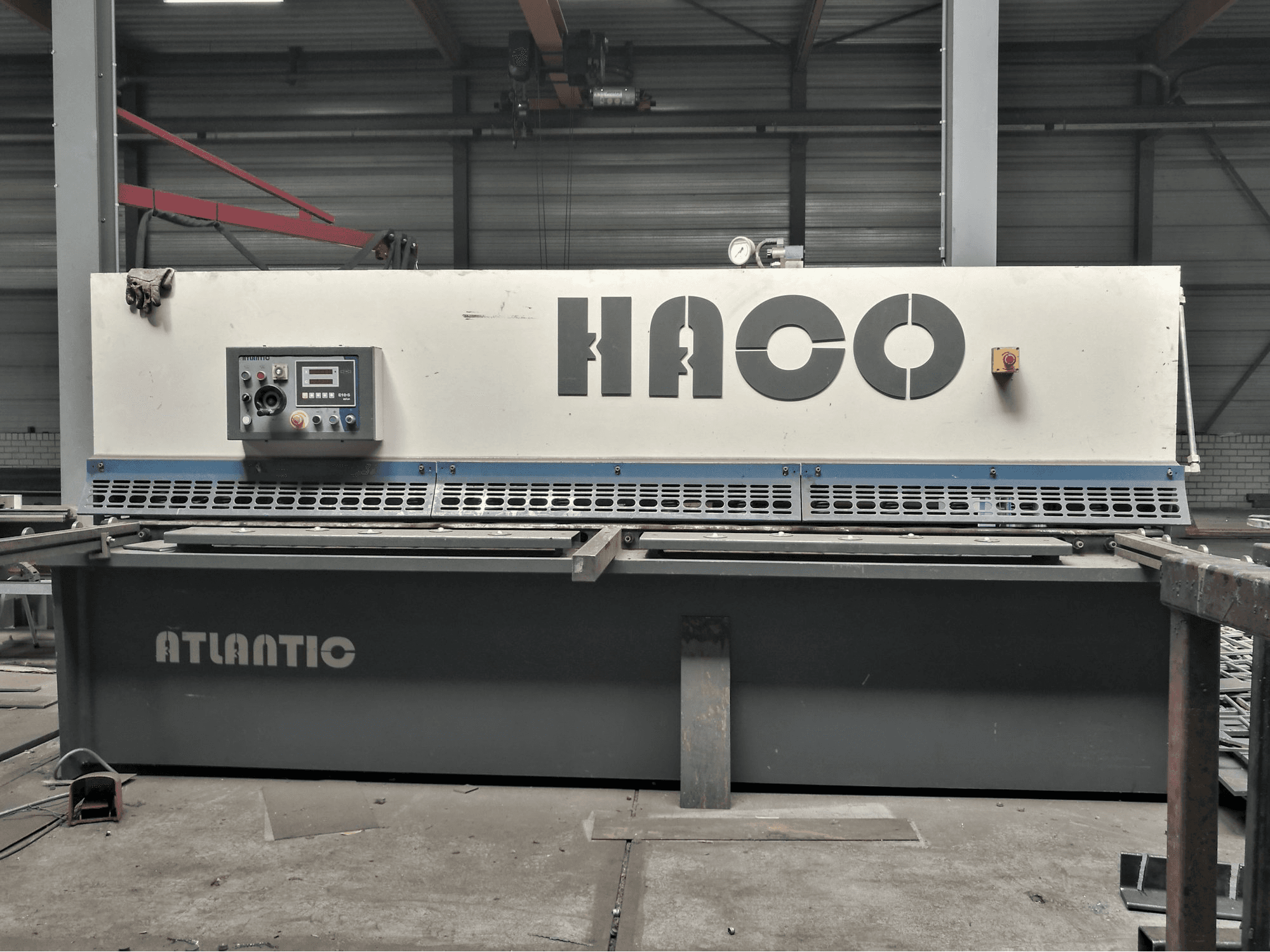A HACO ATS 3206 gép elölnézete