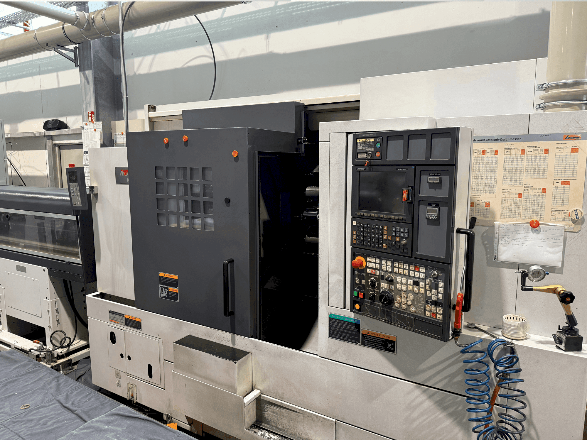 A MORI SEIKI NL2500Y /700 gép elölnézete