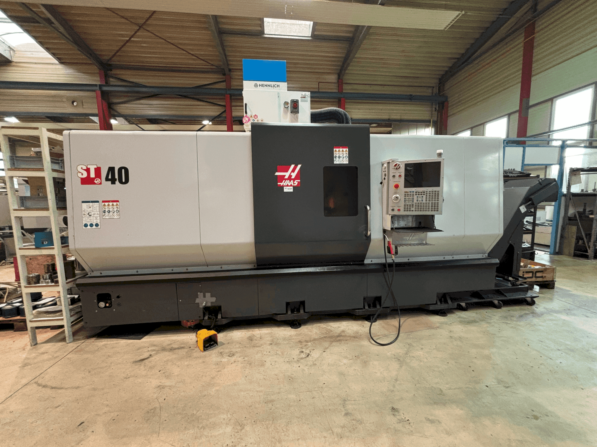 A HAAS ST-40 gép elölnézete