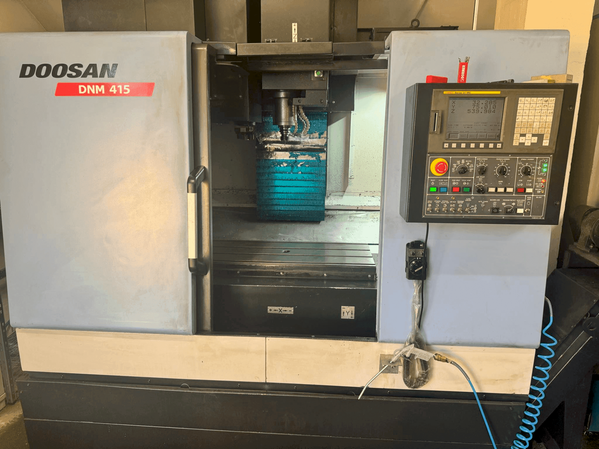 A DOOSAN DNM 415 gép elölnézete