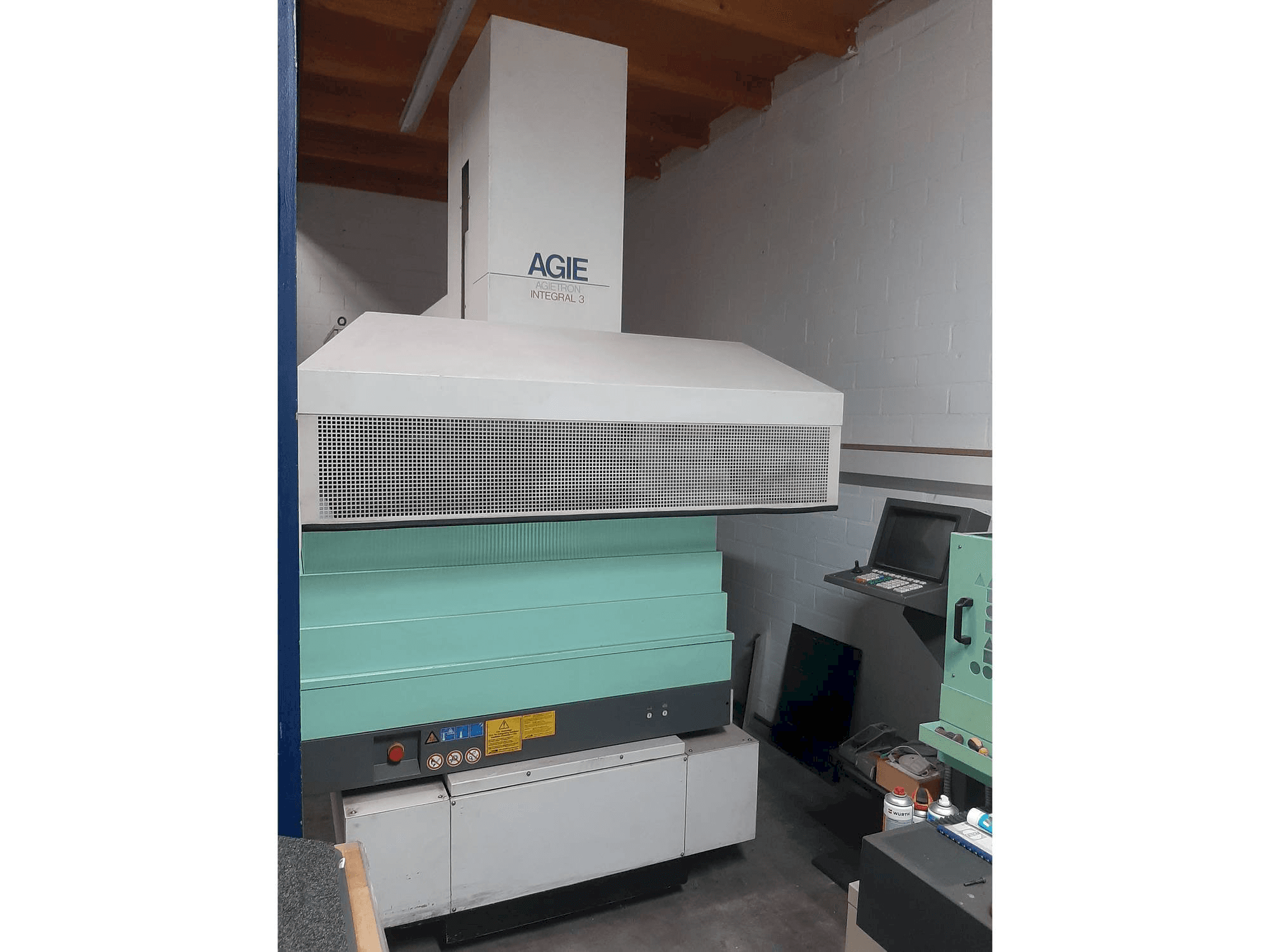 A AGIE Agietron Integral 3 gép elölnézete