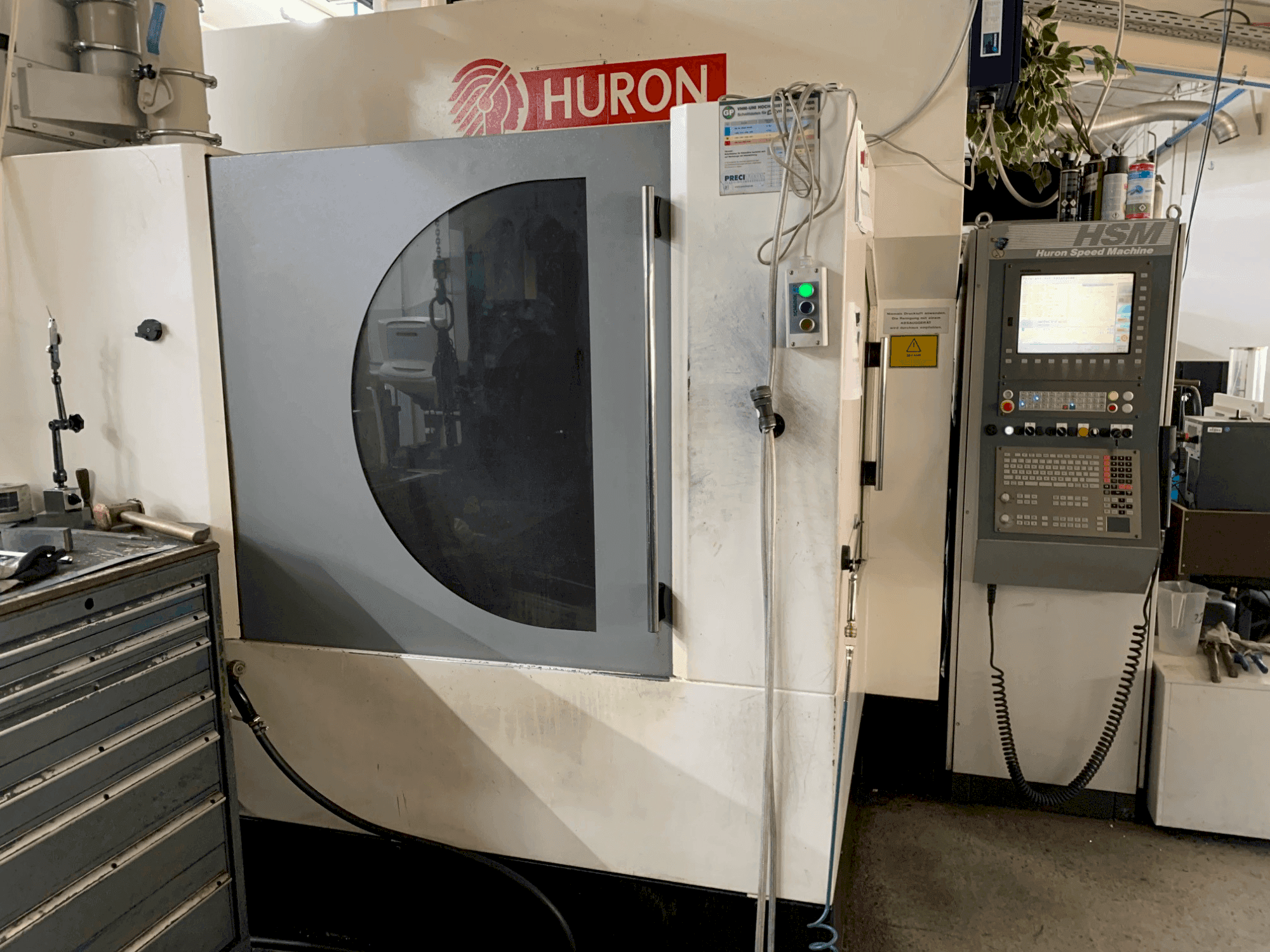 A Huron K2X10 gép elölnézete