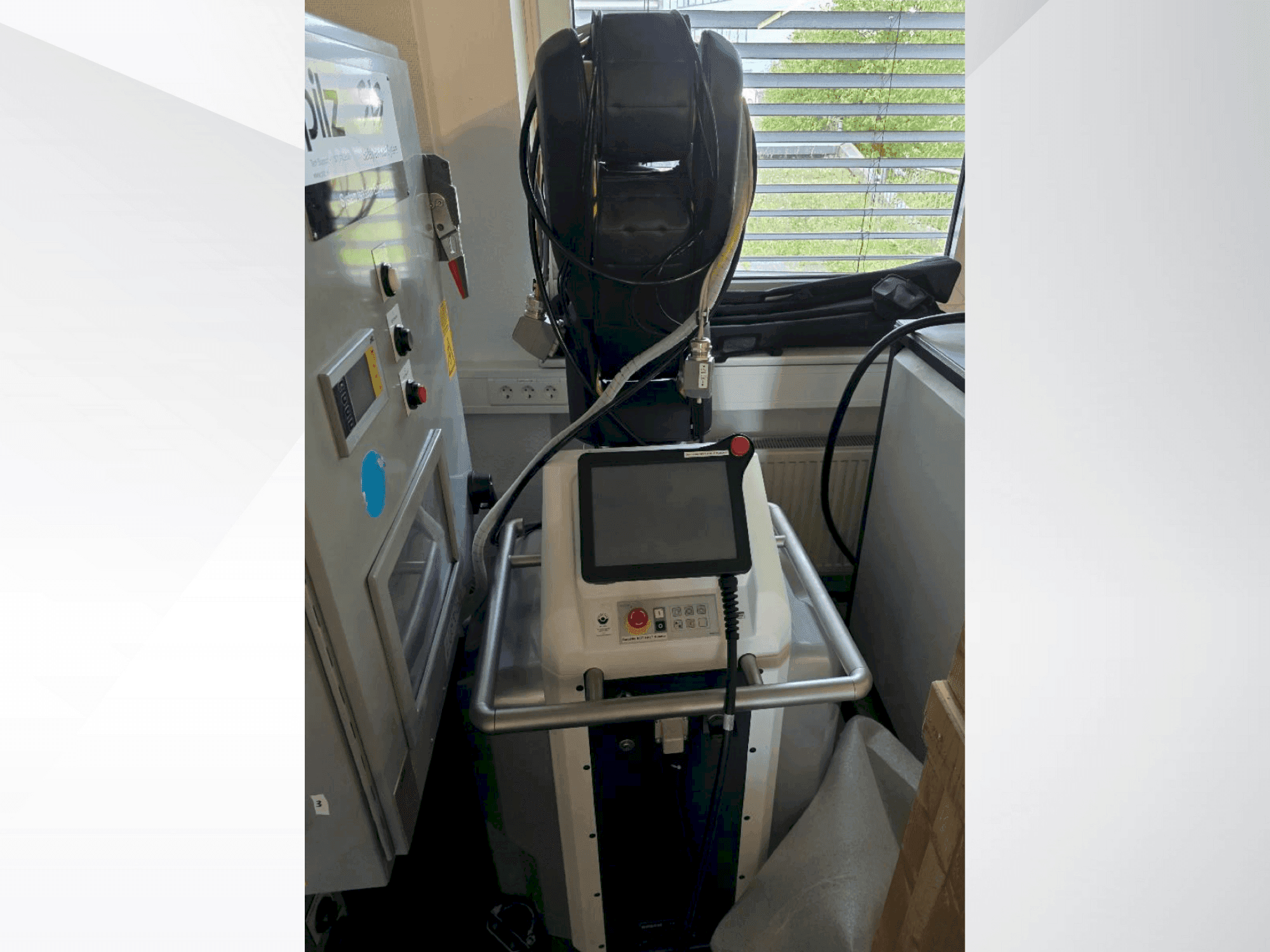 A FANUC LR Mate 200iD/7L gép elölnézete