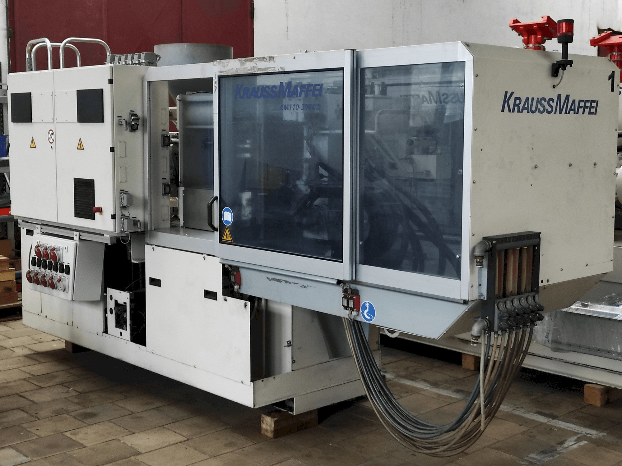 A Krauss Maffei 110 - 390 C2 gép elölnézete