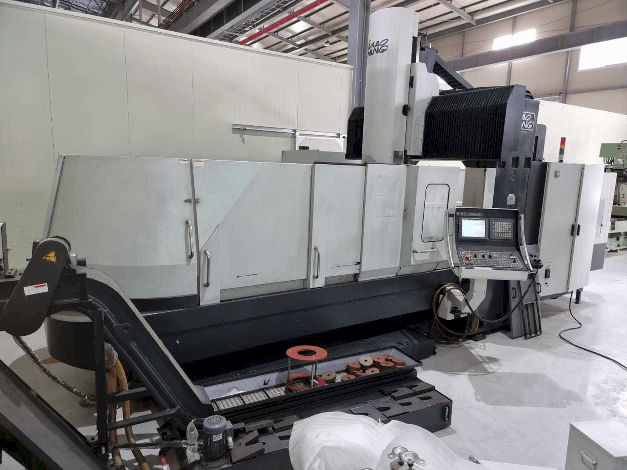 A KAOMING KMC-3000SV gép elölnézete