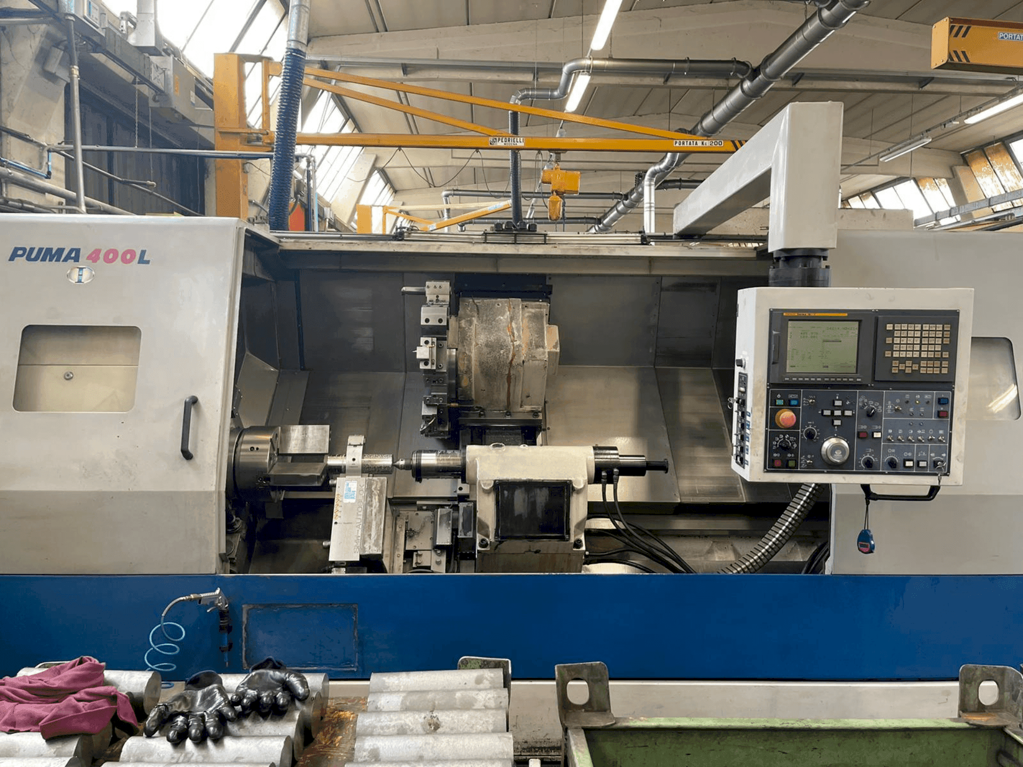 A DAEWOO PUMA 400 LA gép elölnézete