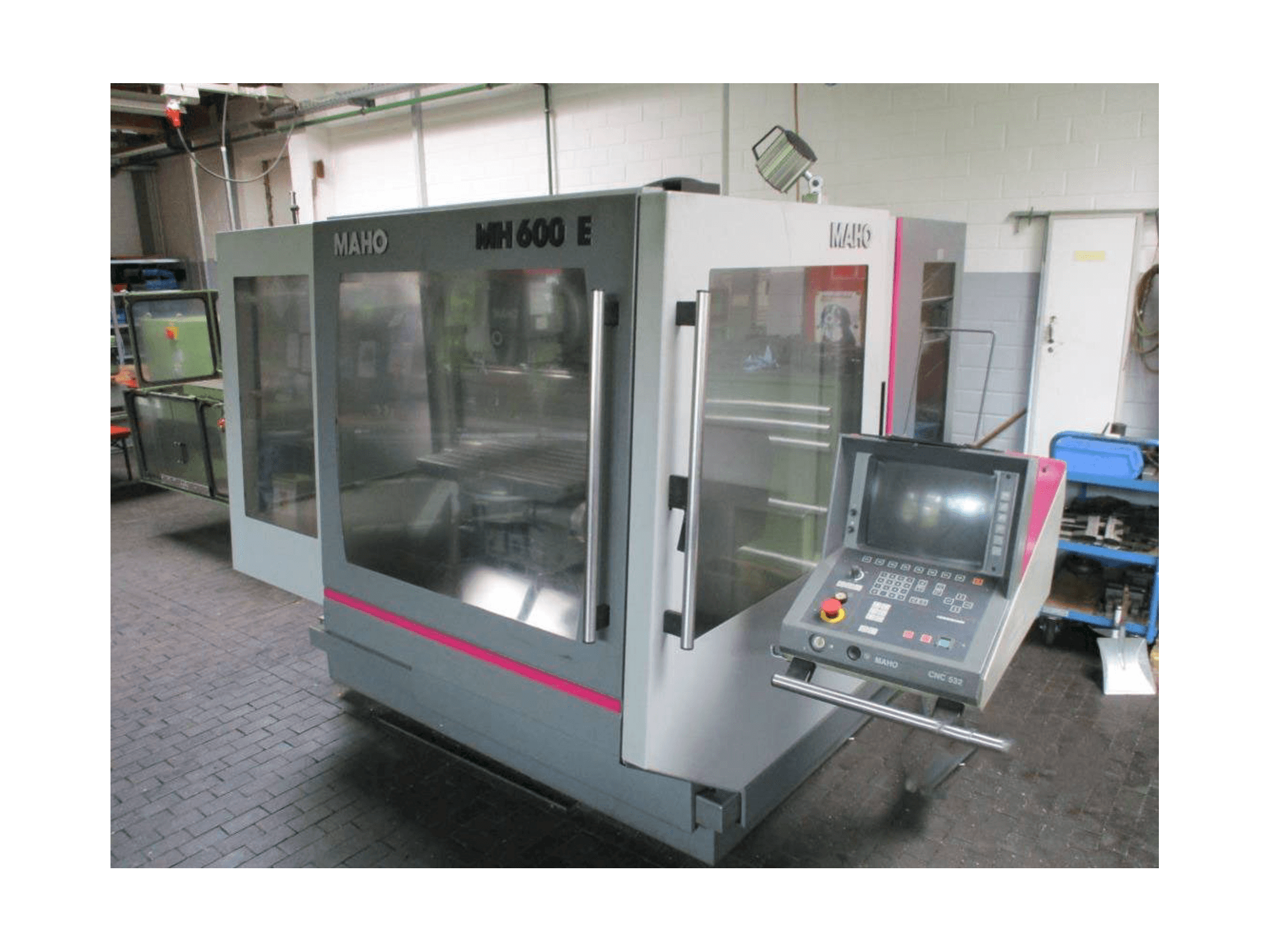 A MAHO MAHO 600 E gép elölnézete