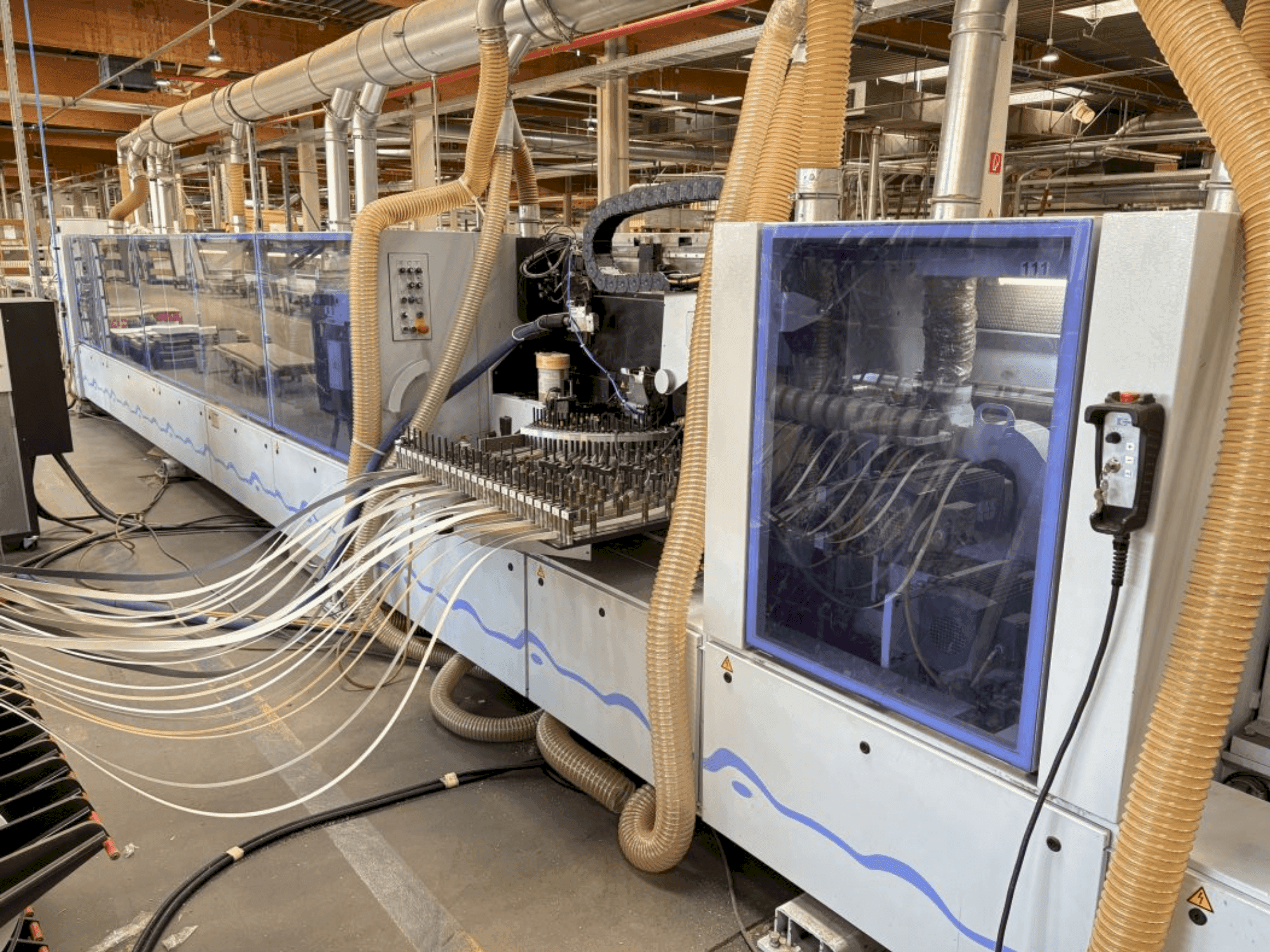 A HOMAG KFL350/12/A3/L/WZ gép elölnézete