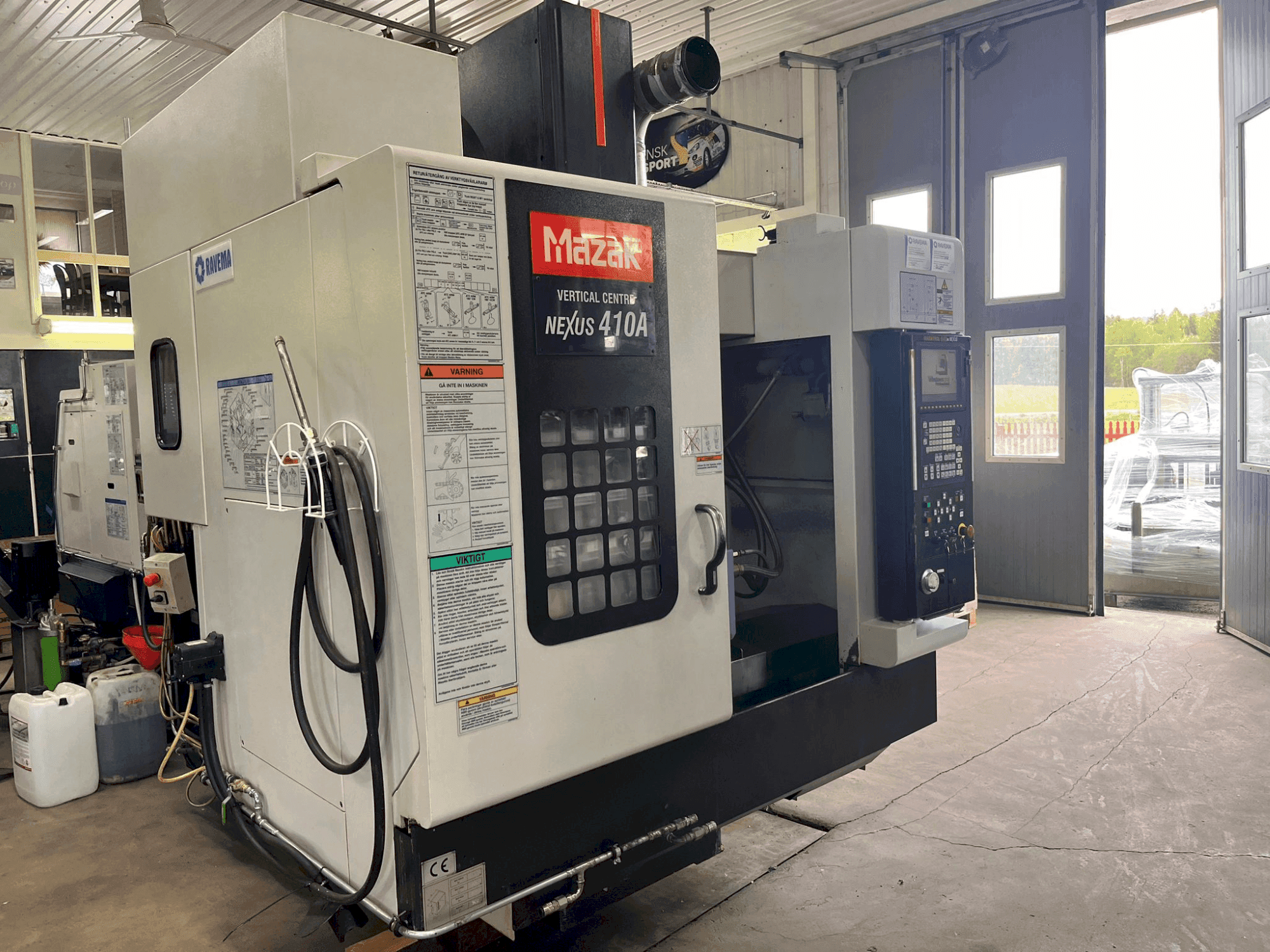 A Mazak VCN-410A gép elölnézete