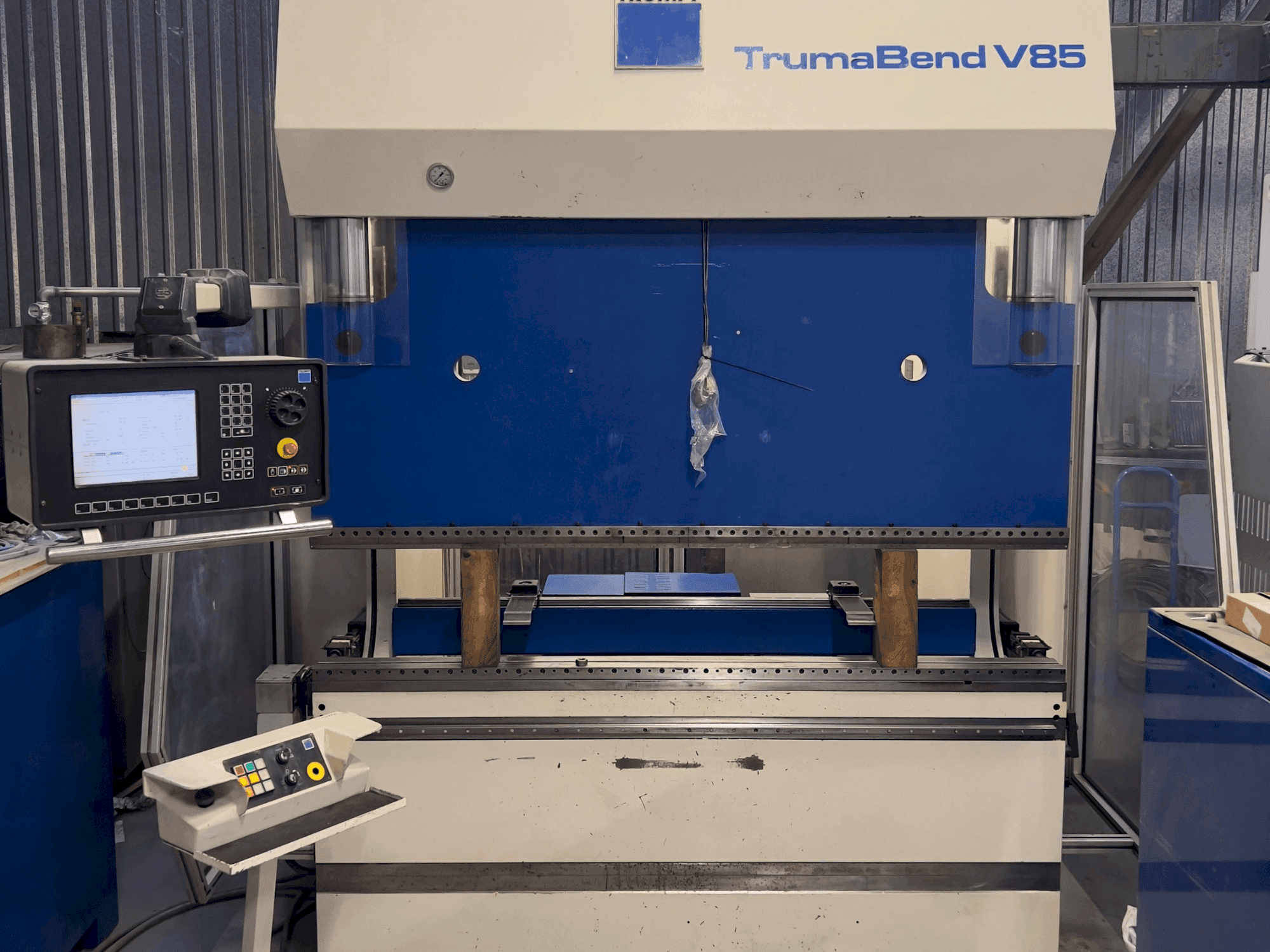 A TRUMPF TrumaBend V85 gép elölnézete