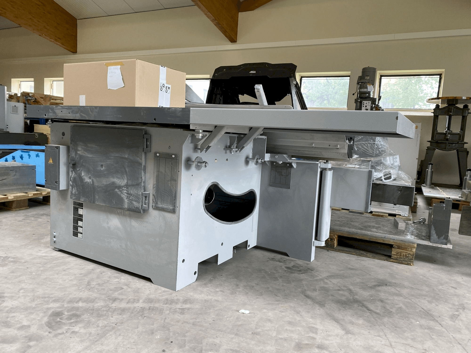 A Altendorf F45 gép elölnézete