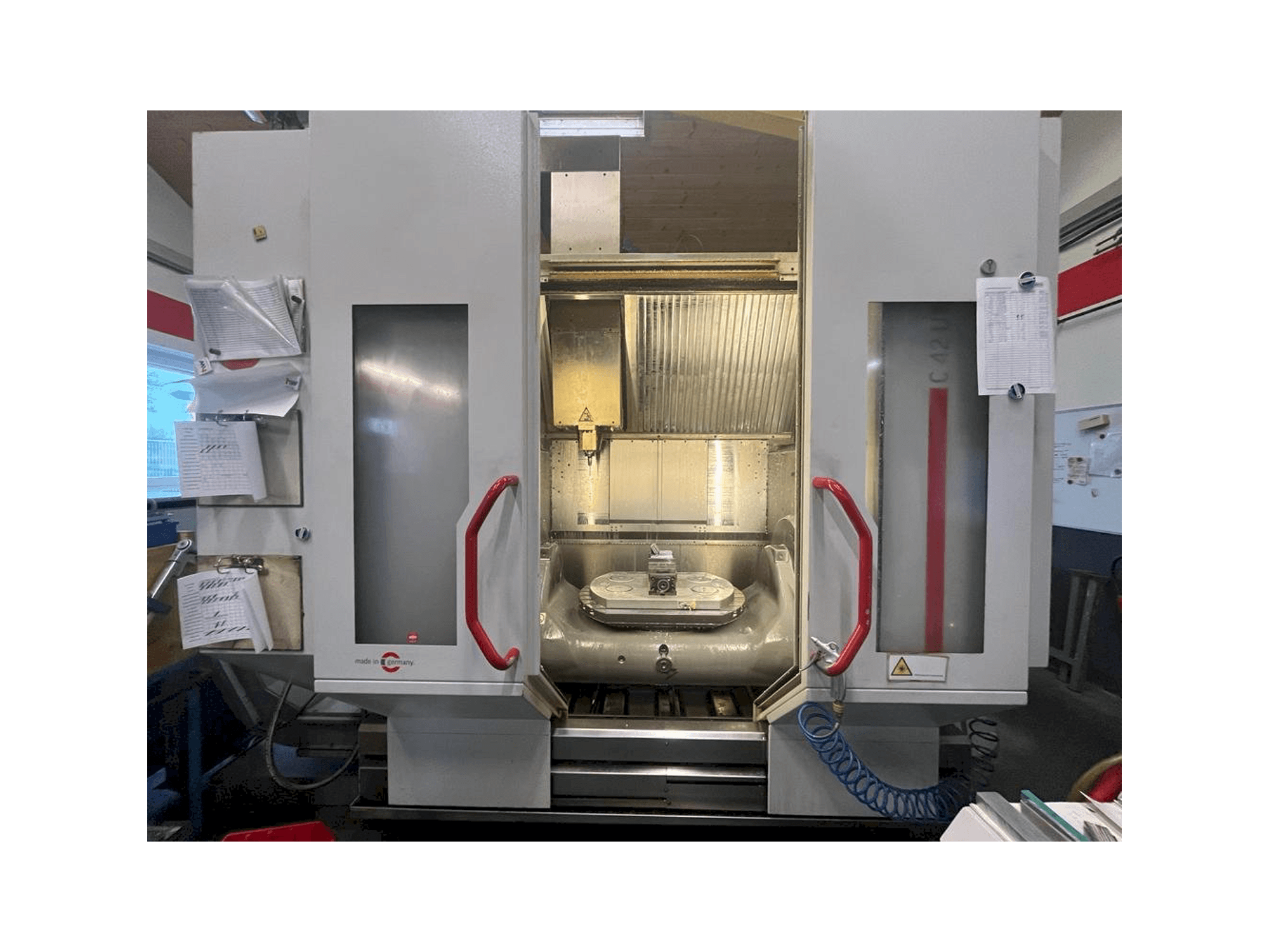 A HERMLE C42 U gép elölnézete