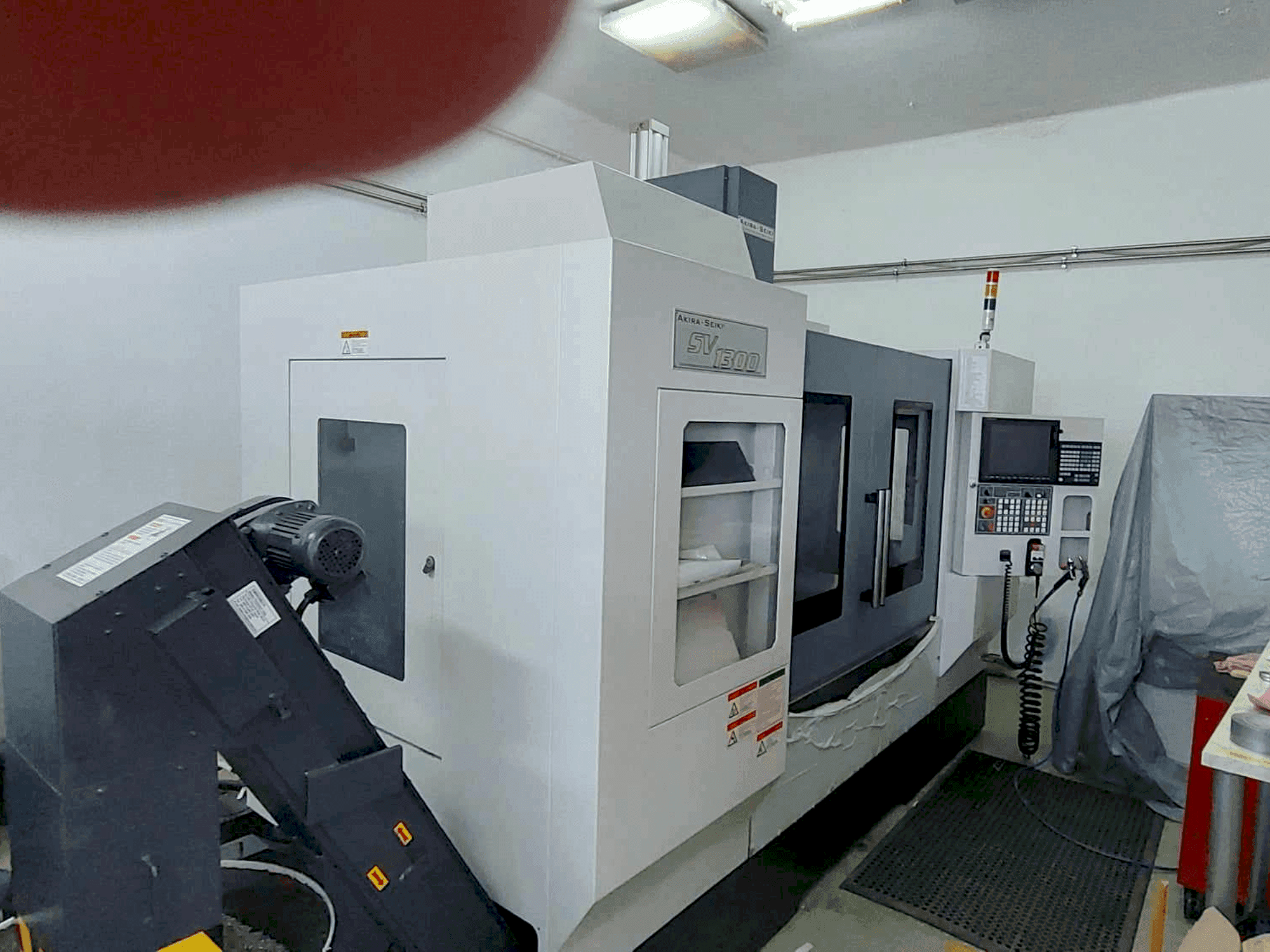 A Akira Seiki SVI300 gép elölnézete