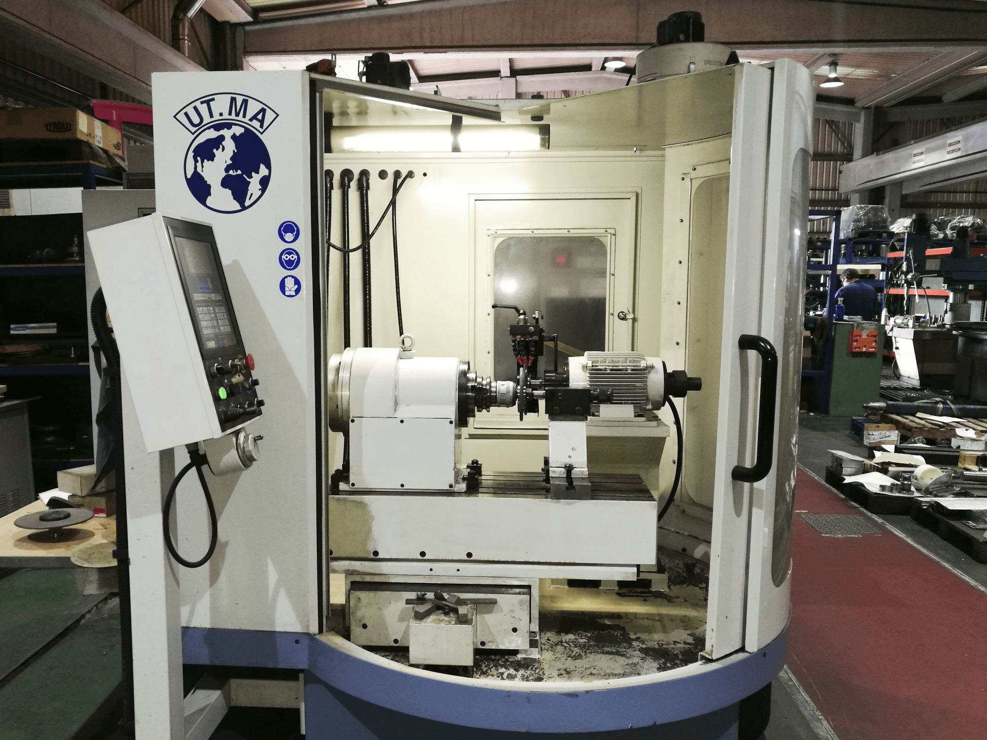 A UT.MA P20 CNC gép elölnézete