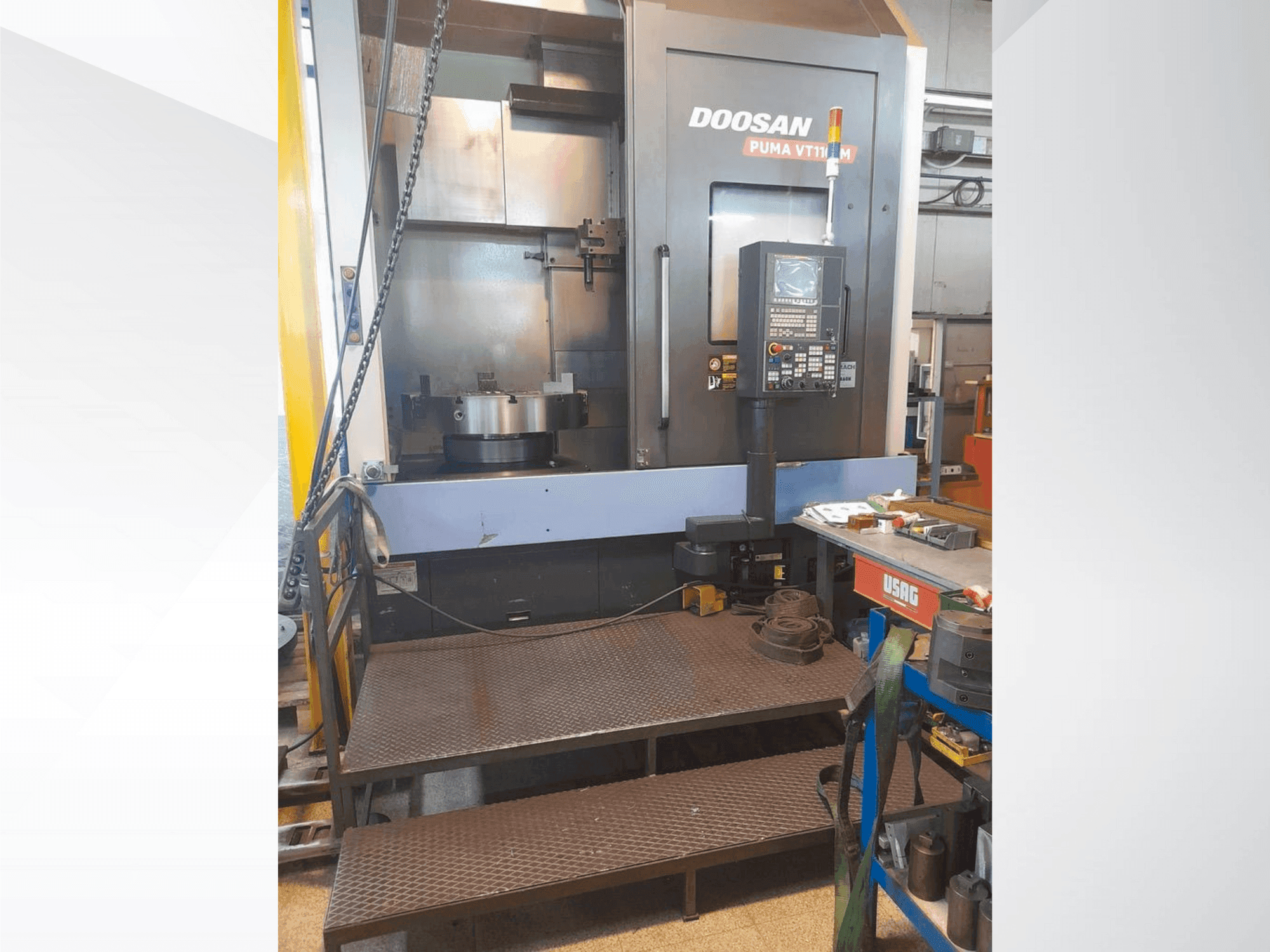 A DOOSAN VT1100M gép elölnézete