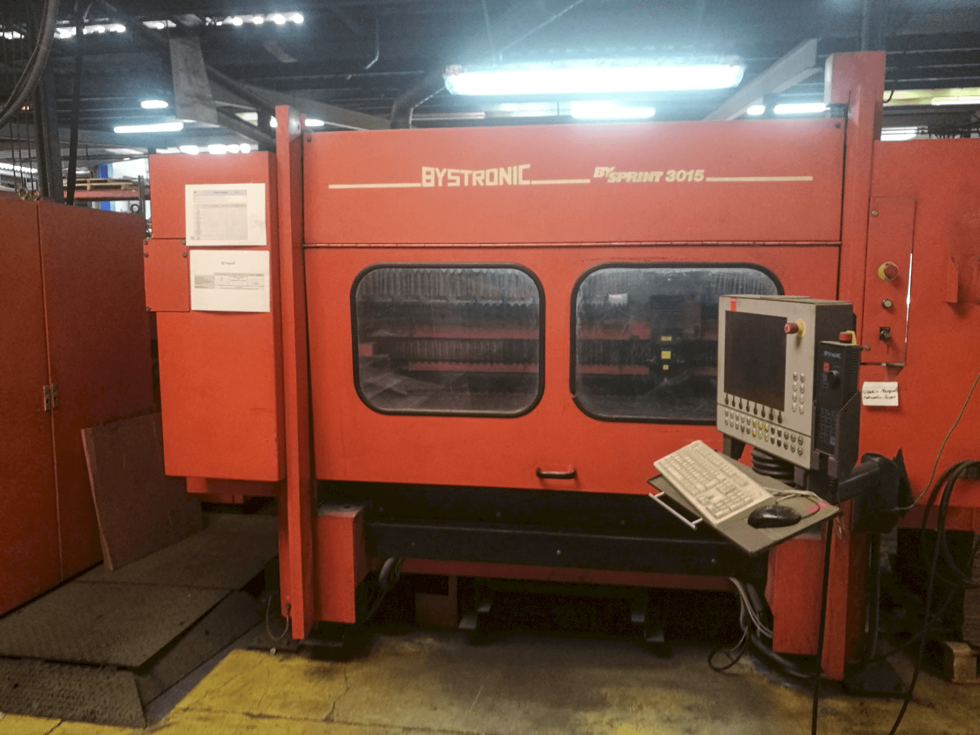 A Bystronic BySprint 3015 gép elölnézete