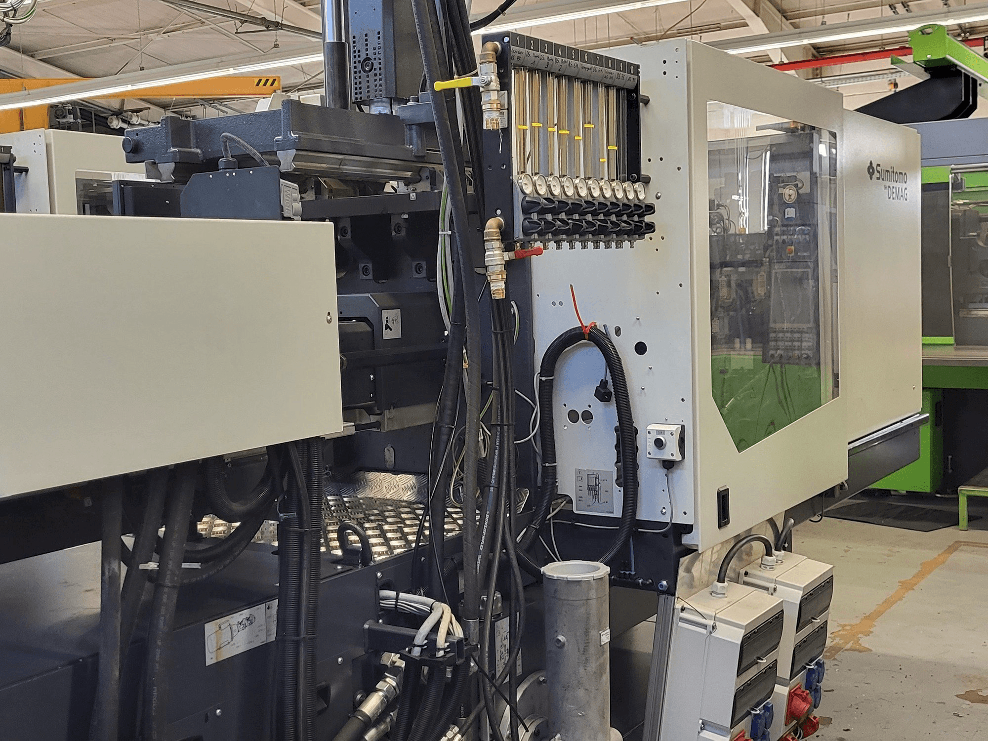 A Sumitomo SHI DEMAG Systec Multi 120/470-200h/80V gép oldalnézete