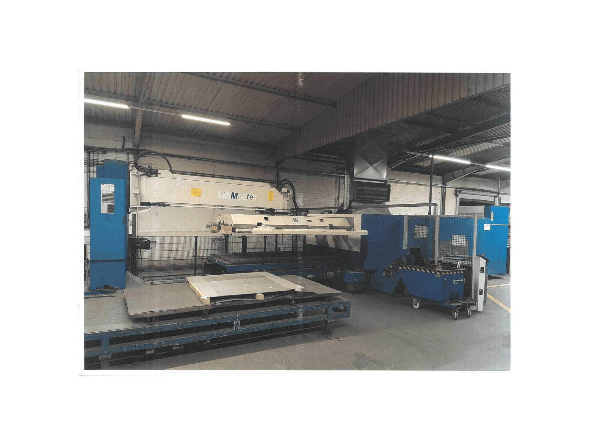 A TRUMPF Laser 50/30 gép elölnézete