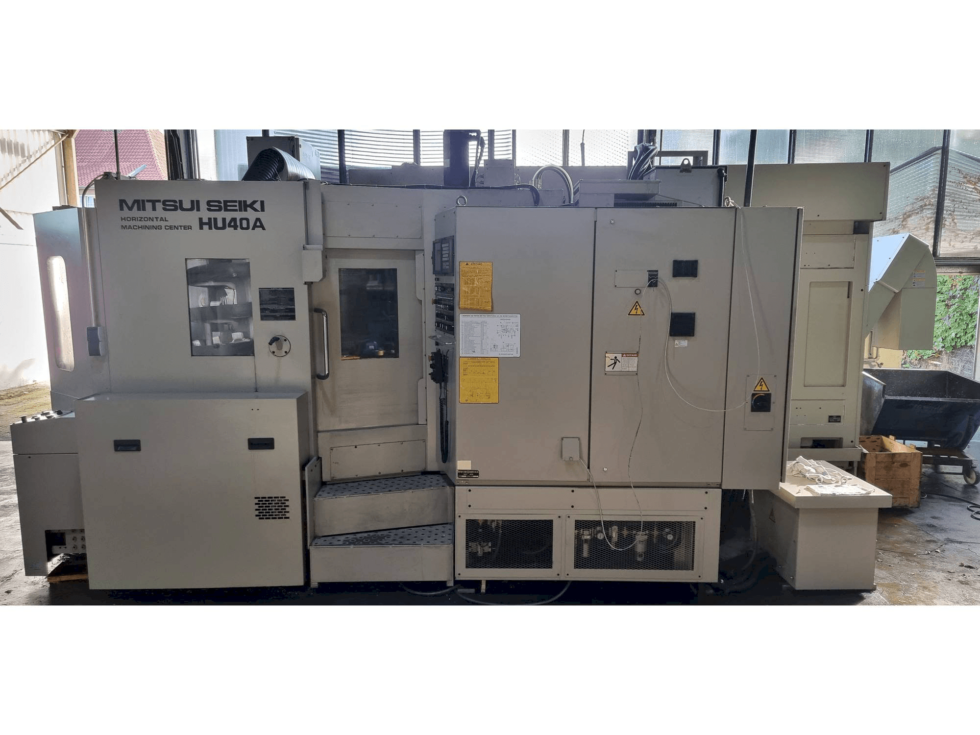 A Mitsui Seiki HU40A gép elölnézete