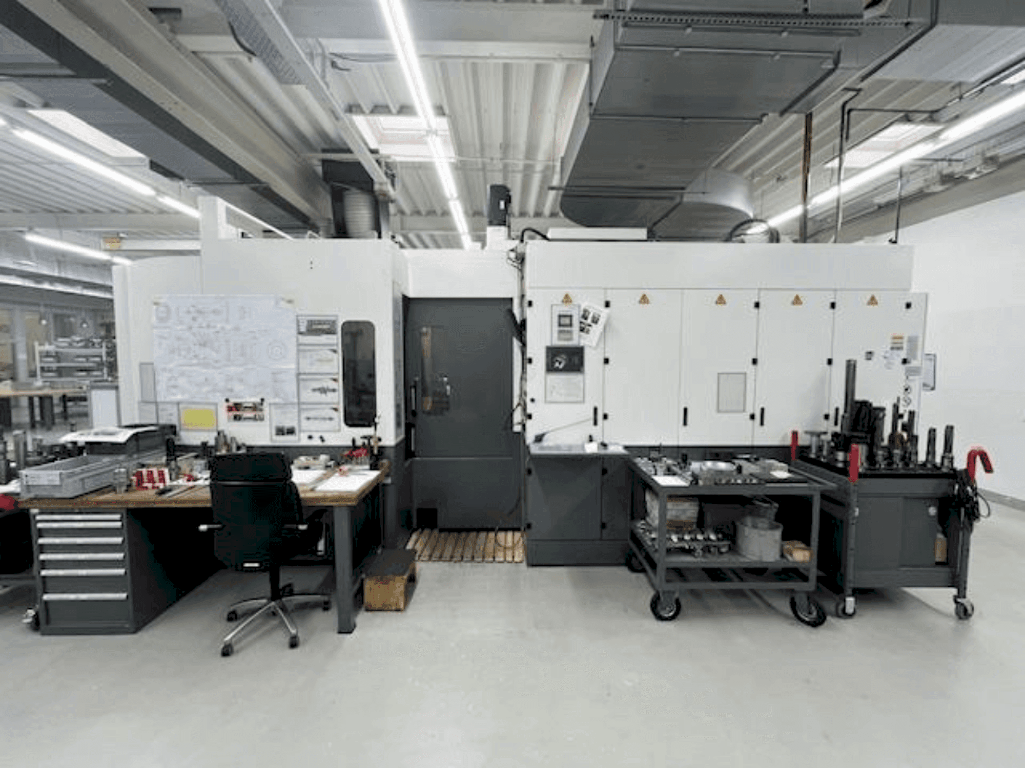 A HULLER HILLE Nbh 170 gép elölnézete