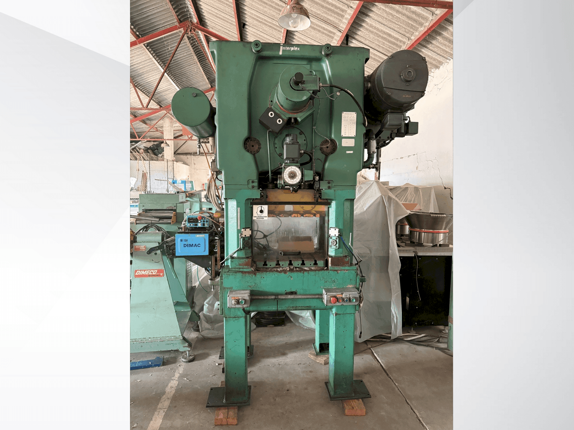 A BRUDERER BSTA 25 gép elölnézete