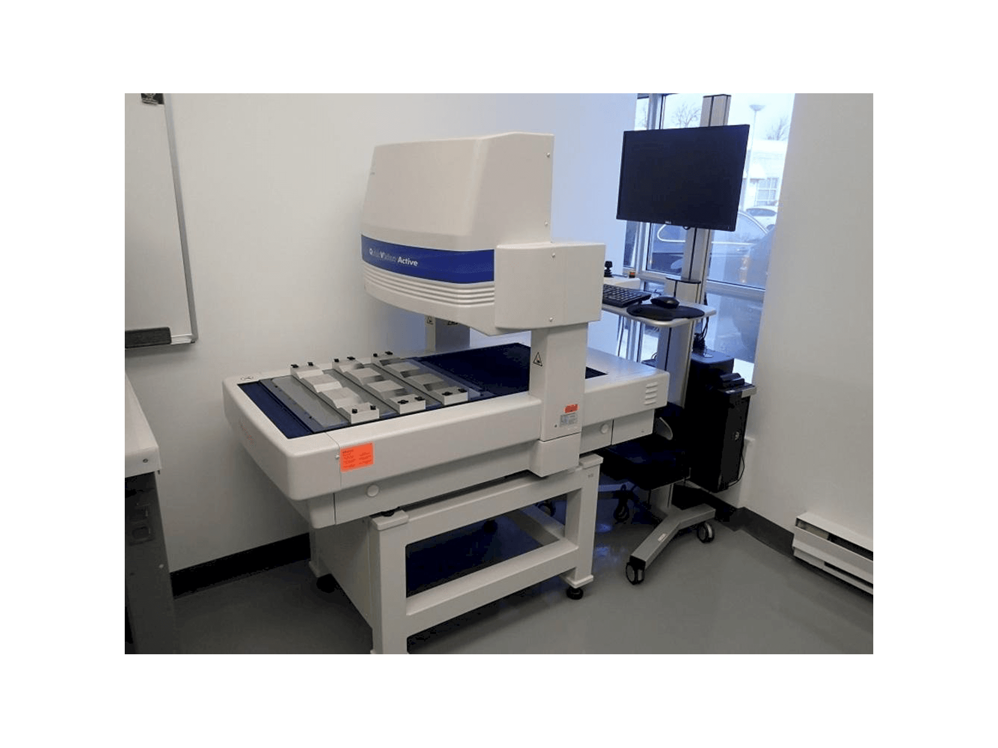 A Mitutoyo QV-L404Z1L-D gép elölnézete