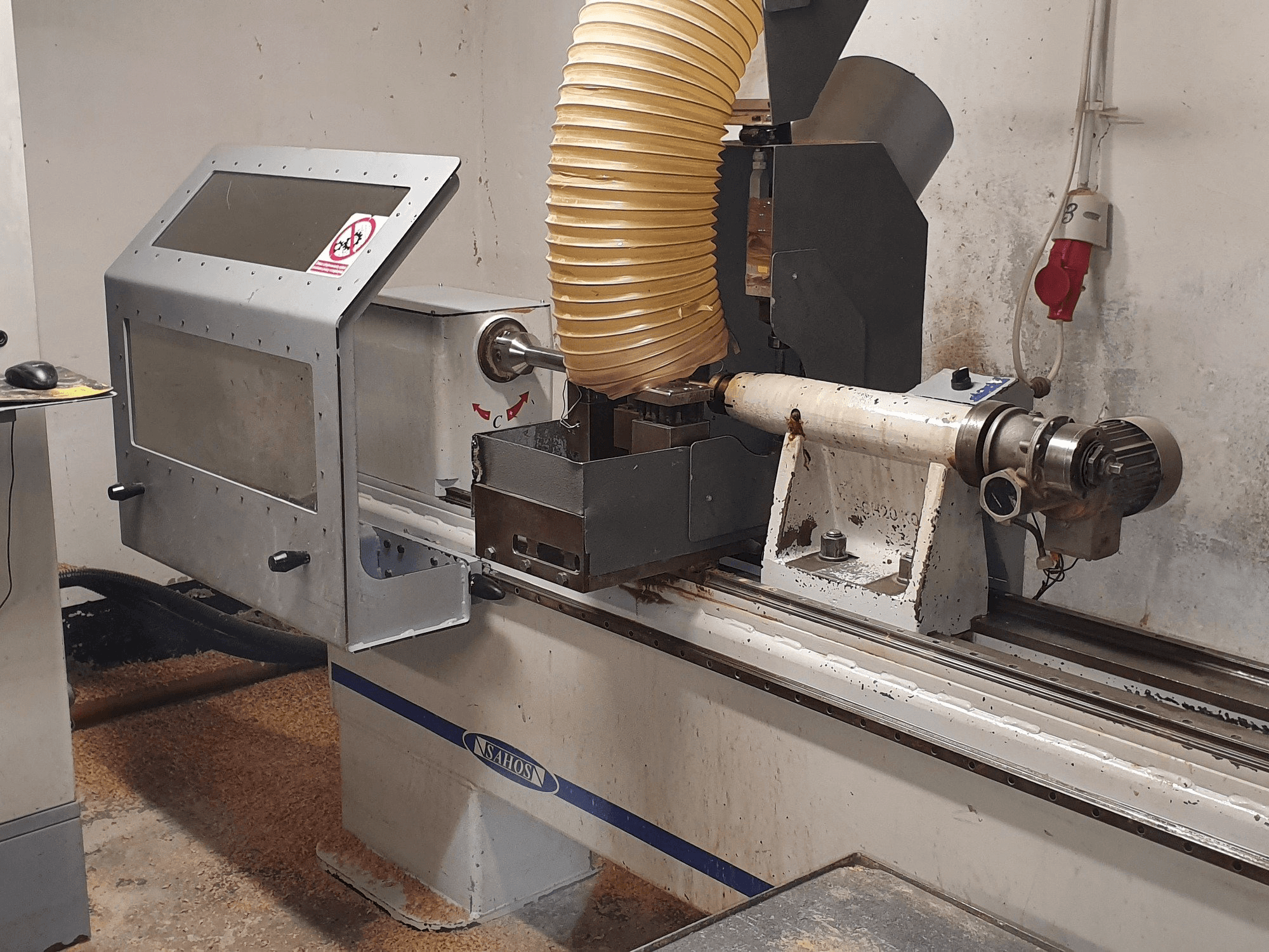 A Sahos GALAXY SH1800 CNC gép elölnézete