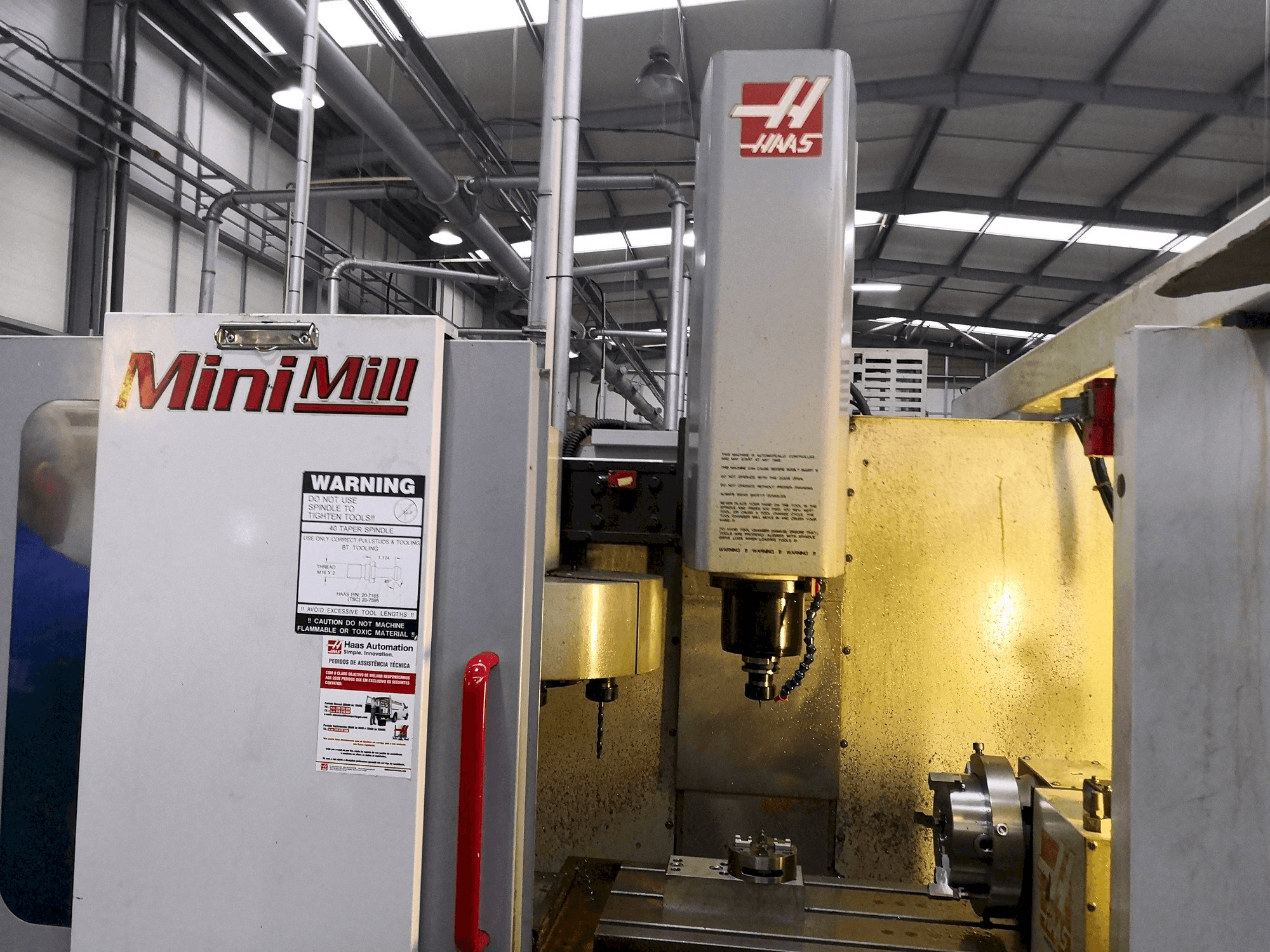 A HAAS Mini Mill CE gép elölnézete