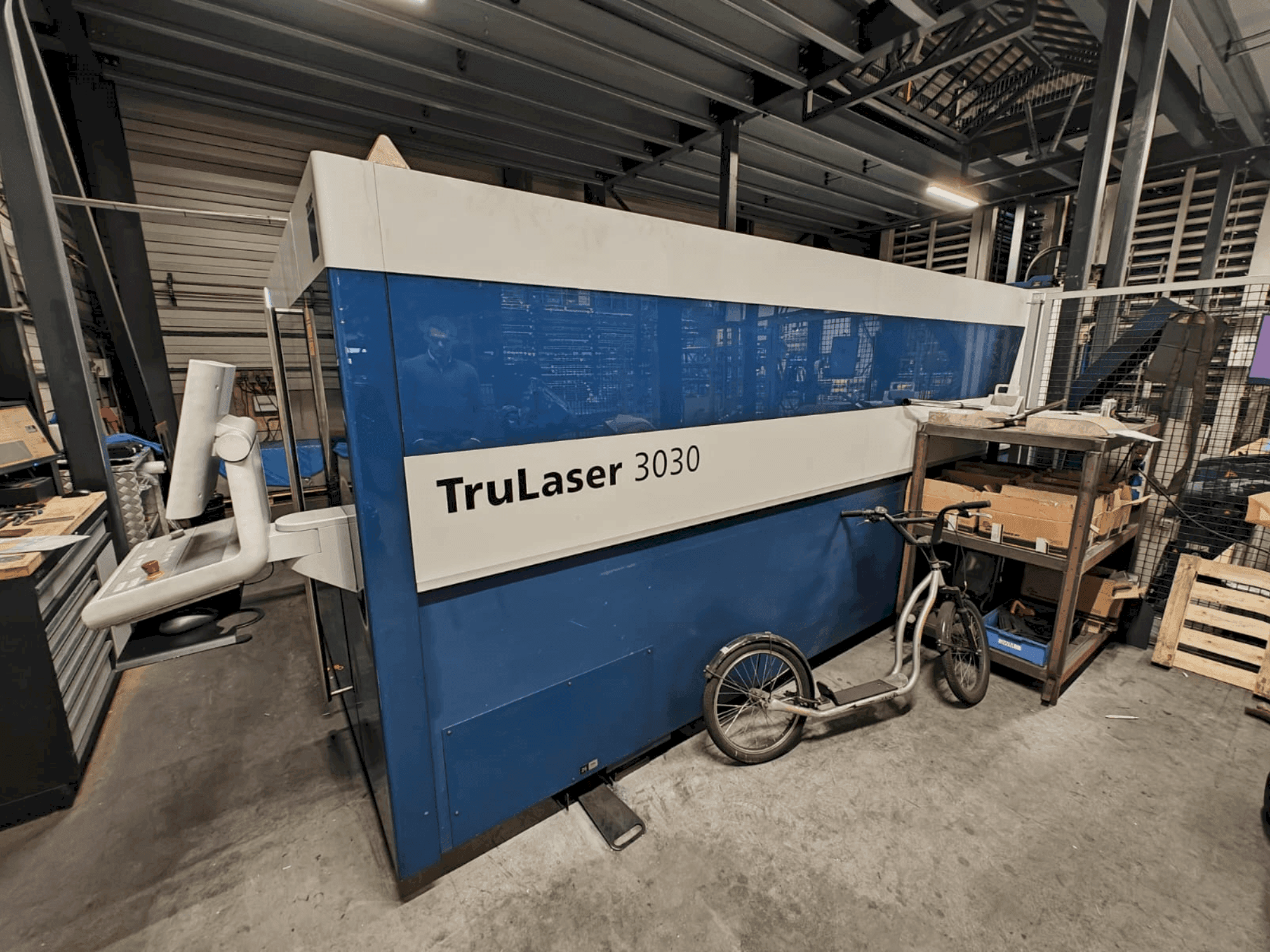 A TRUMPF TruLaser 3030 Fiber gép elölnézete
