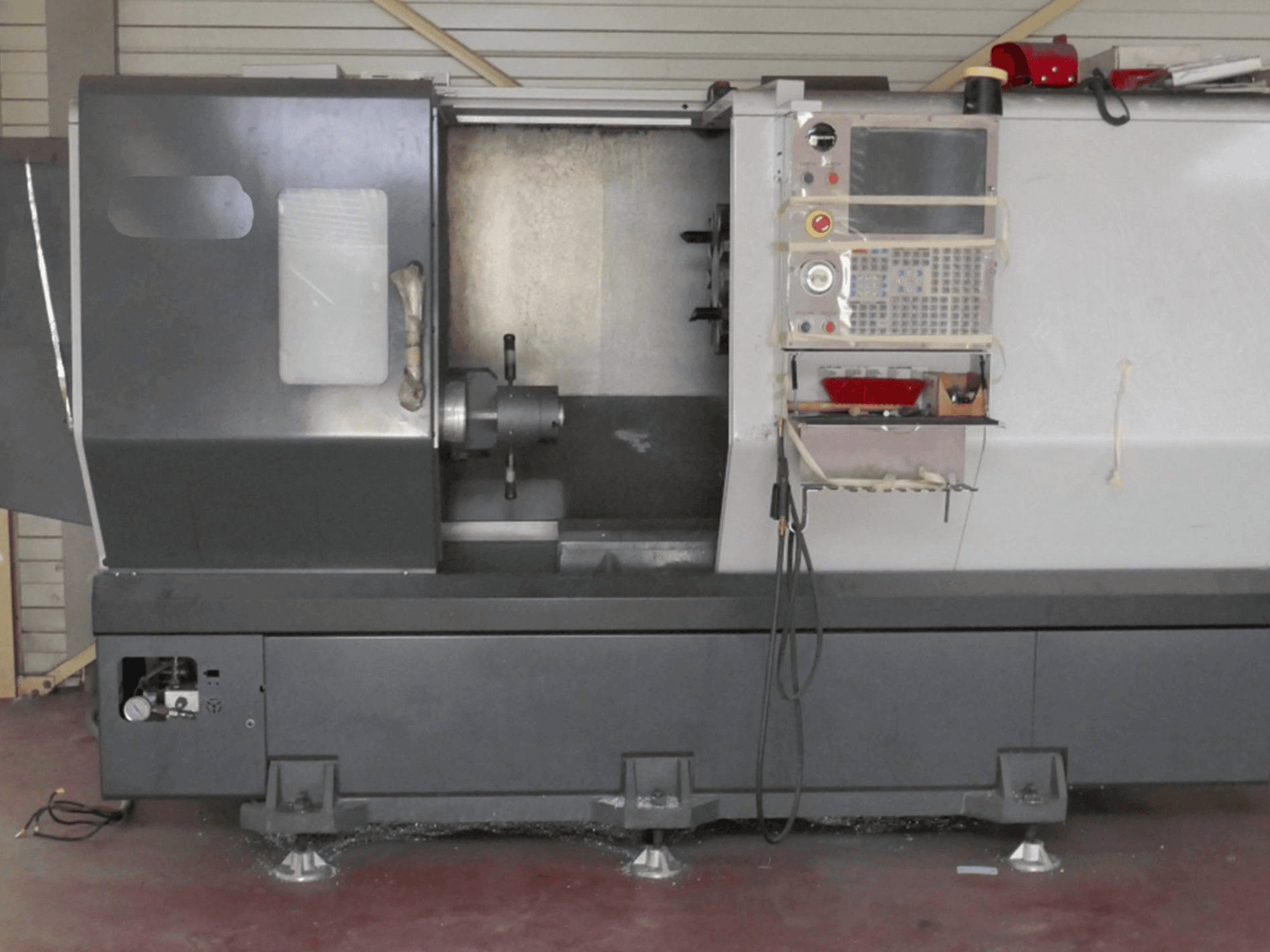 A HAAS ST-30 gép elölnézete