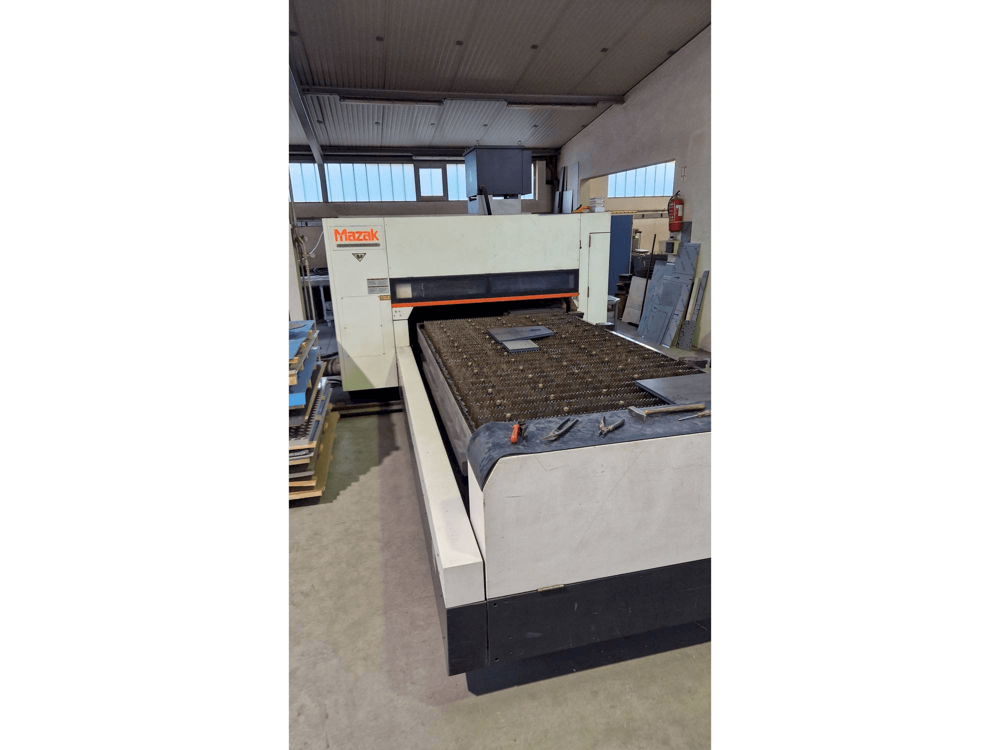 A Mazak Super Turbo-X510 Mk III G gép elölnézete