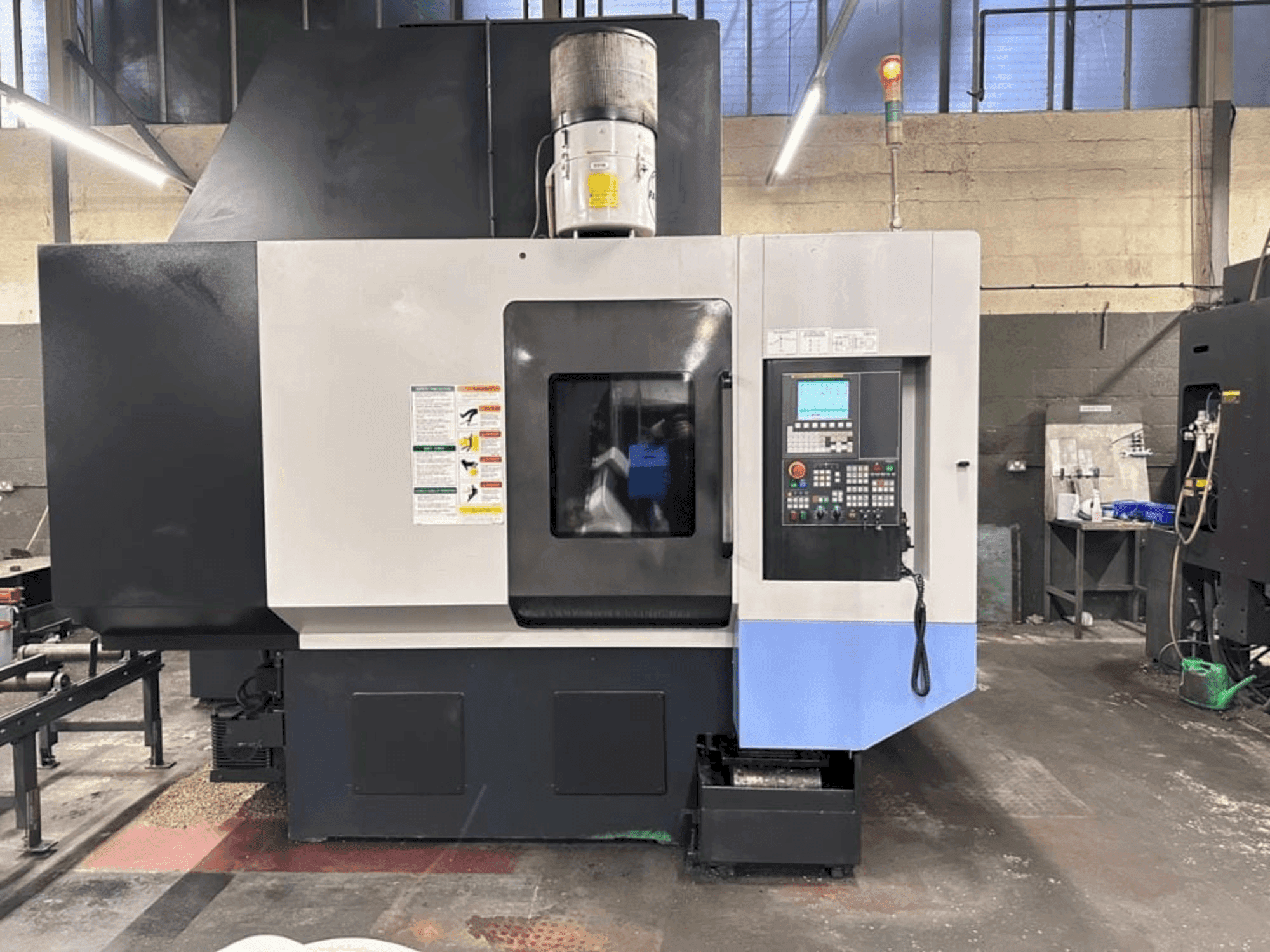 A DOOSAN VC-510 gép elölnézete