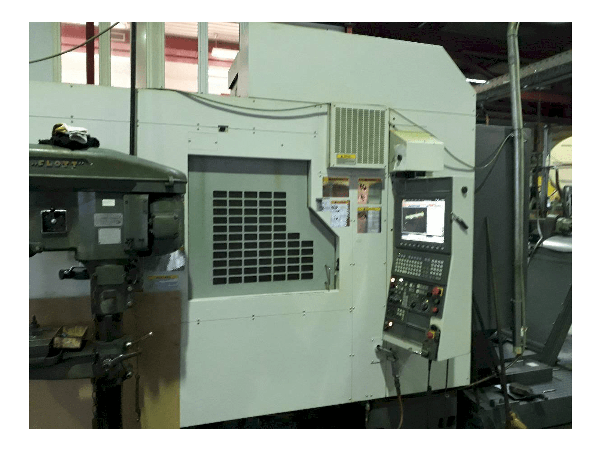 A Okuma ACE Center MF-46VA gép elölnézete