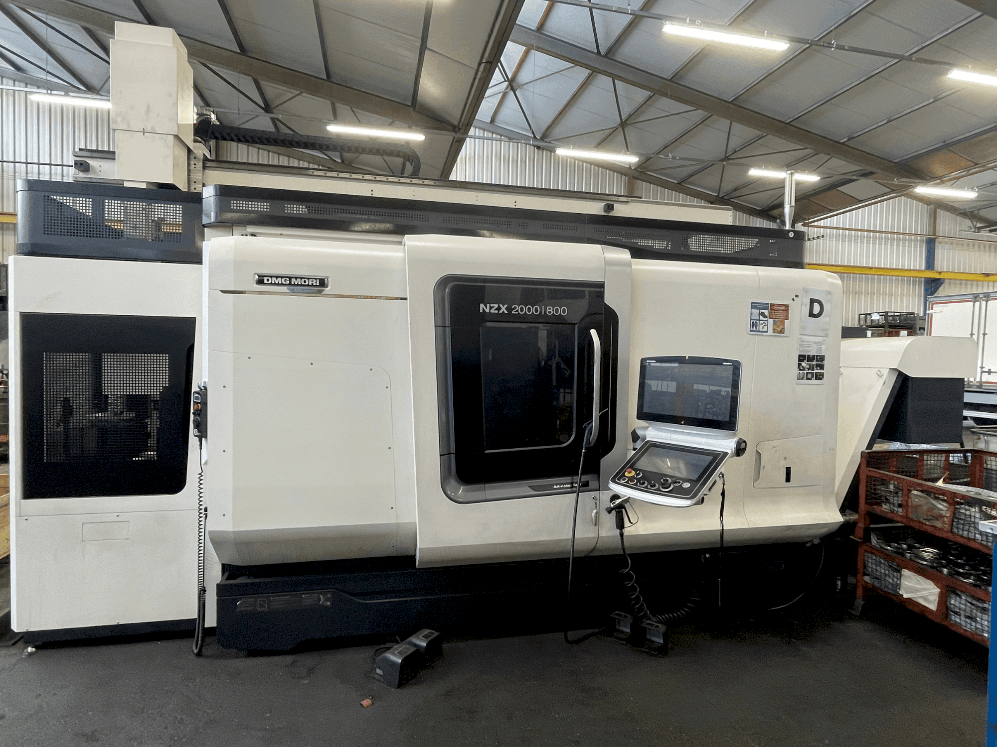 A DMG MORI NZX 2000/800 gép elölnézete