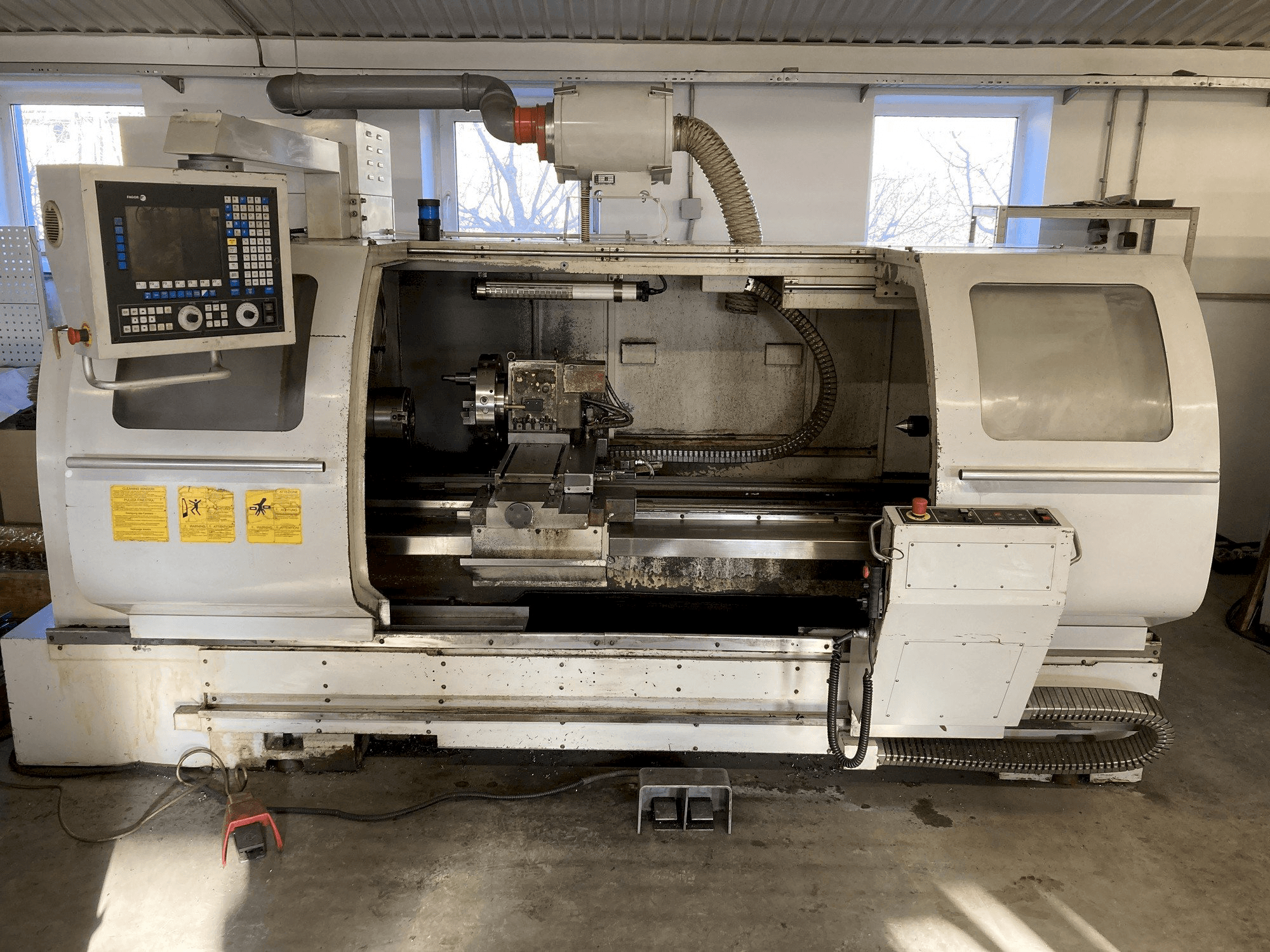 A FERMAT SF 48-1500 CNC gép elölnézete