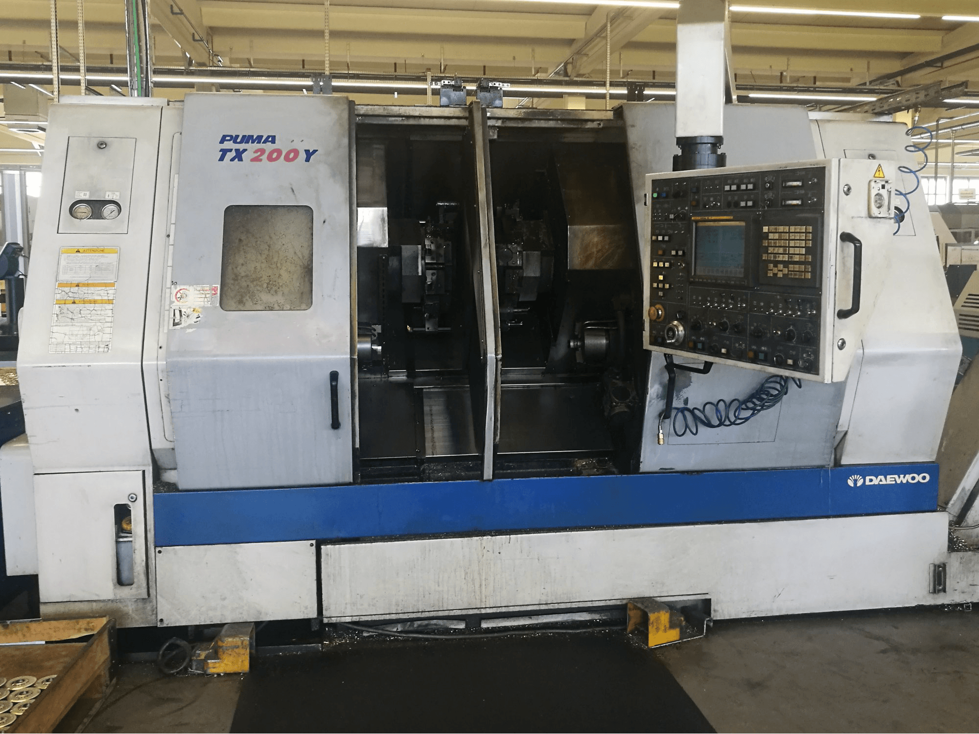 A DAEWOO PUMA TX200Y gép elölnézete