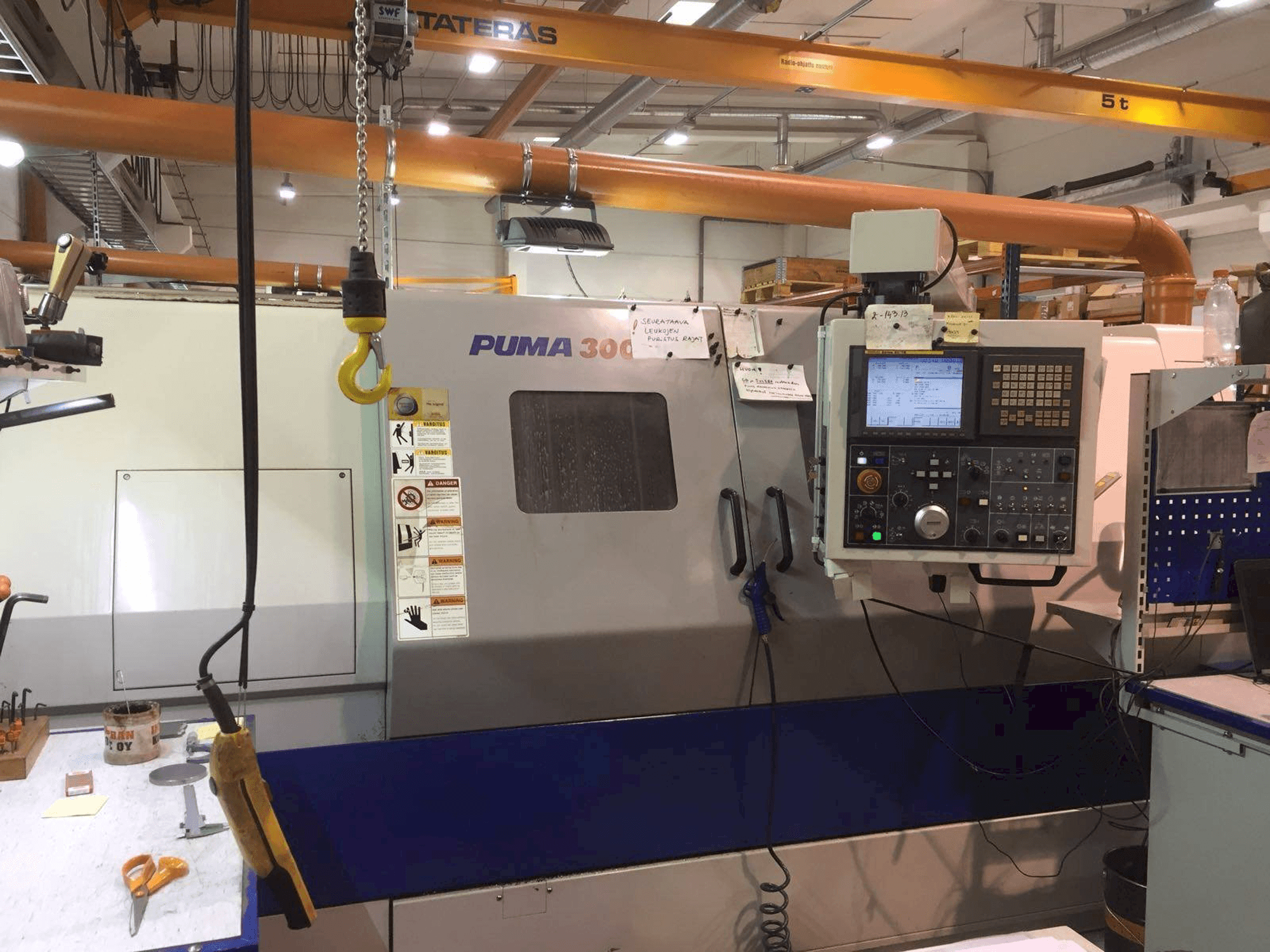 A Doosan Puma 300LC gép elölnézete