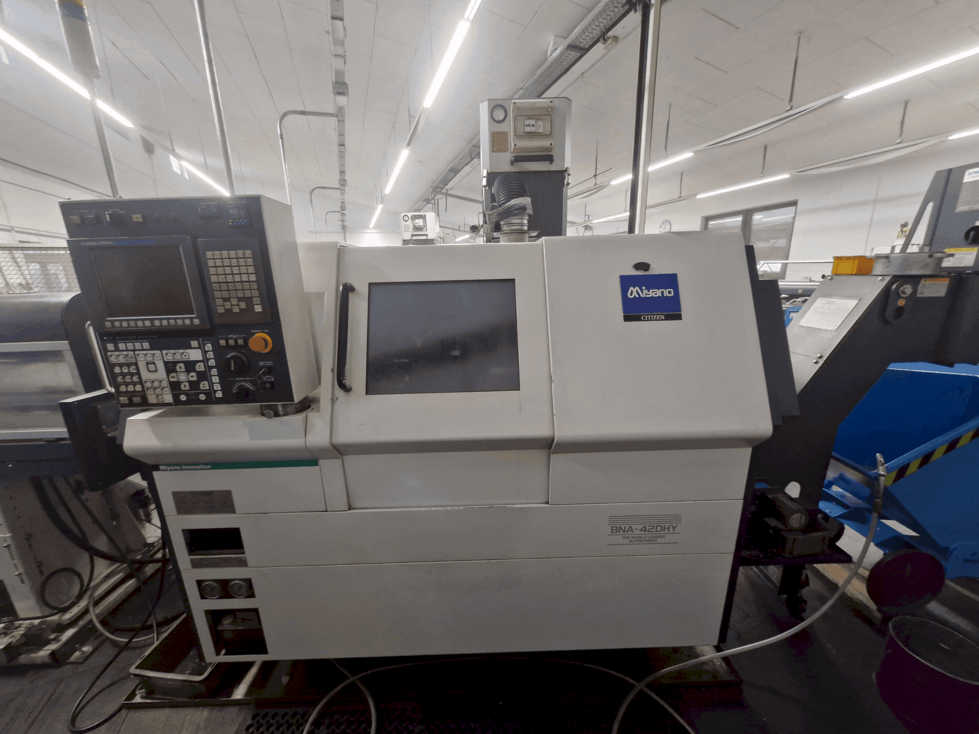 A Miyano BNA-42DHY gép elölnézete