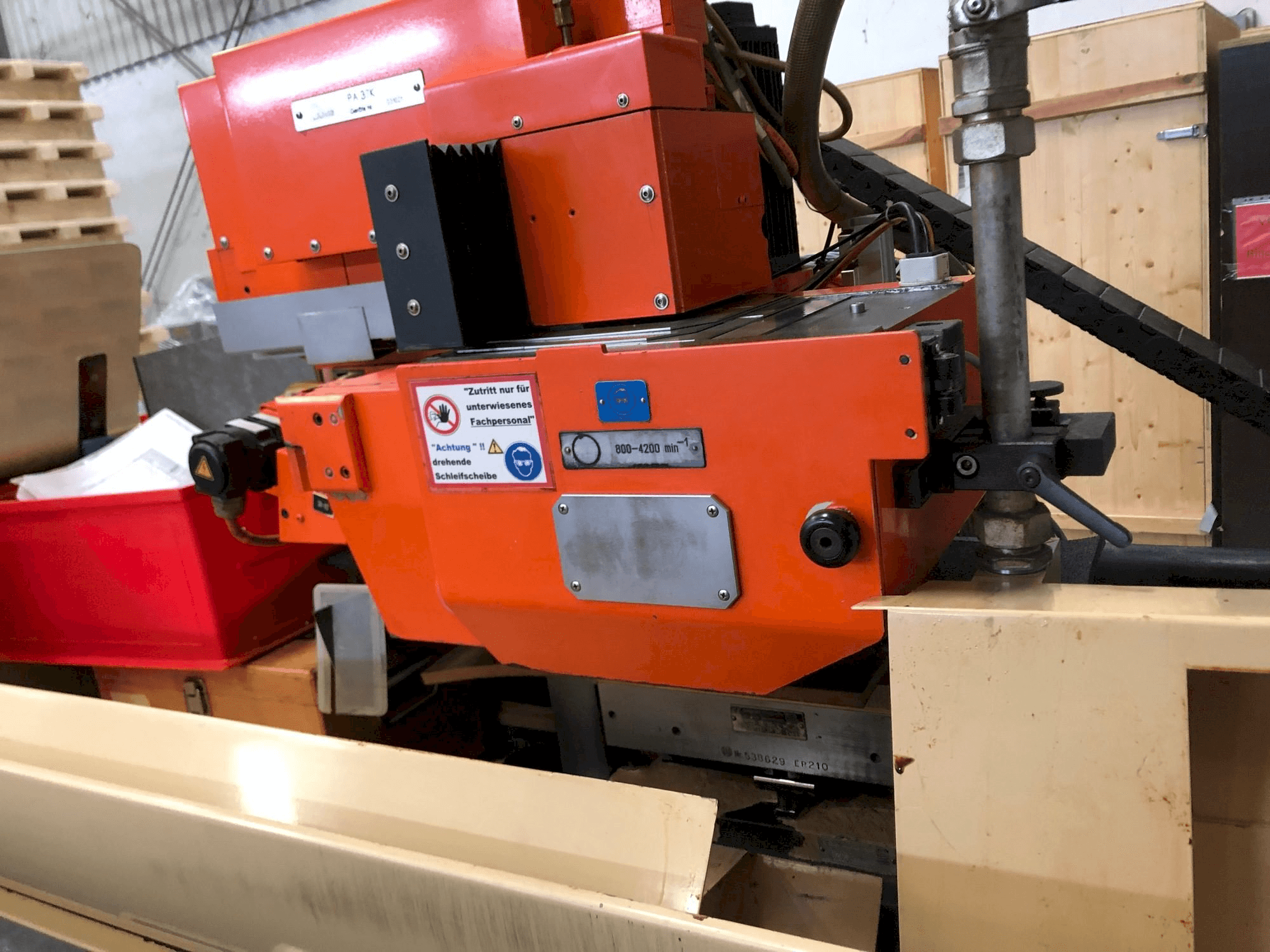 A JUNG JF 525 N gép elölnézete