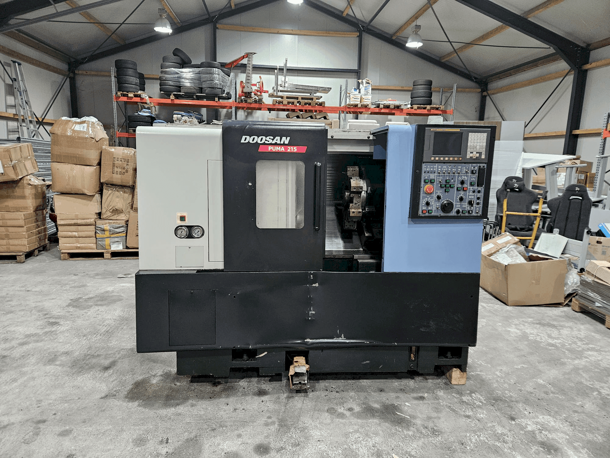 A DOOSAN PUMA 215 gép elölnézete