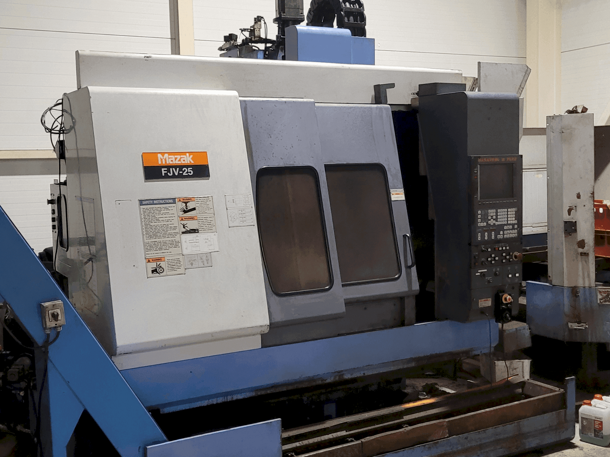 A Mazak FJV-25 gép elölnézete