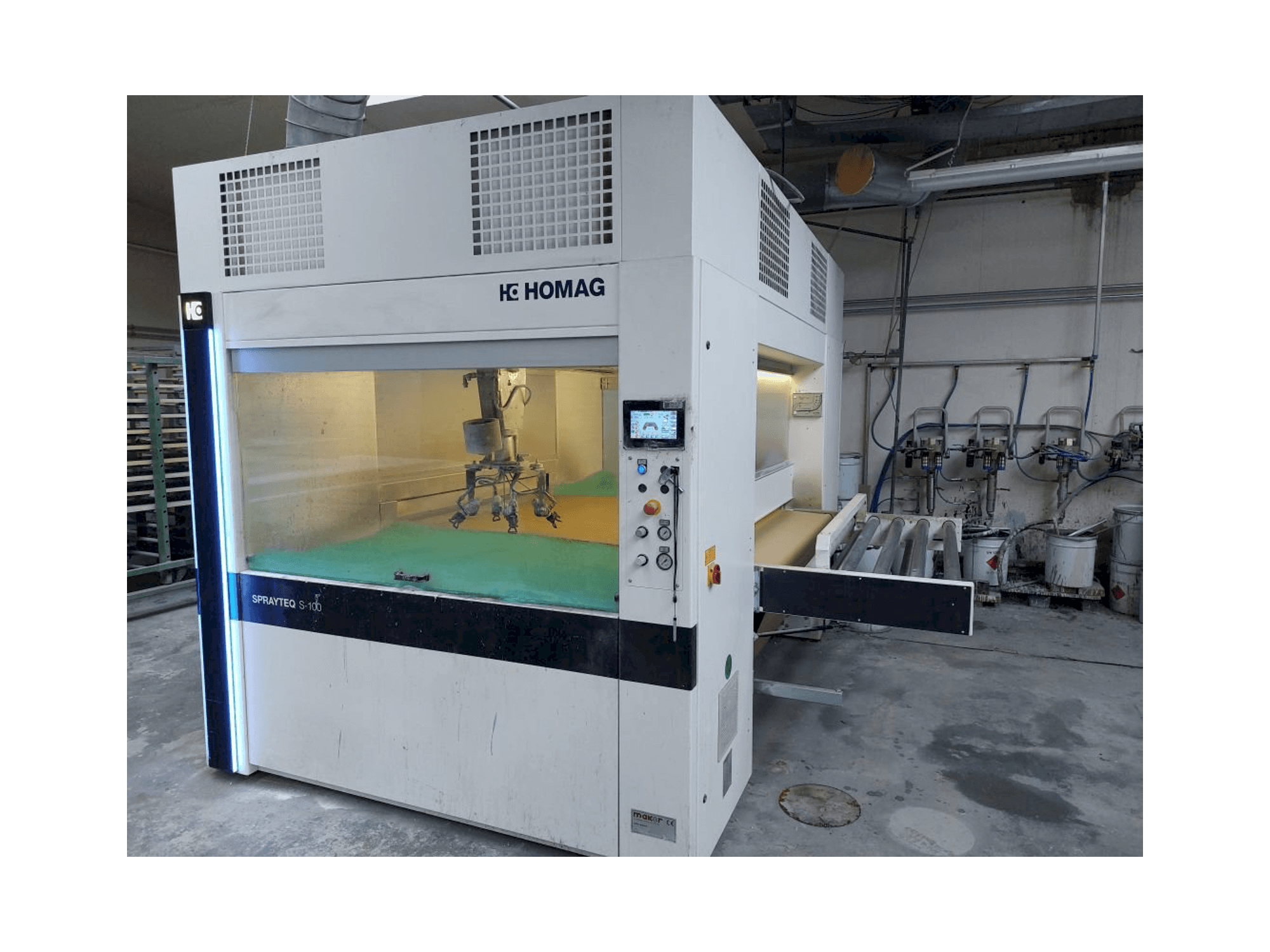 A HOMAG SPRAYTEQ S-100 gép elölnézete