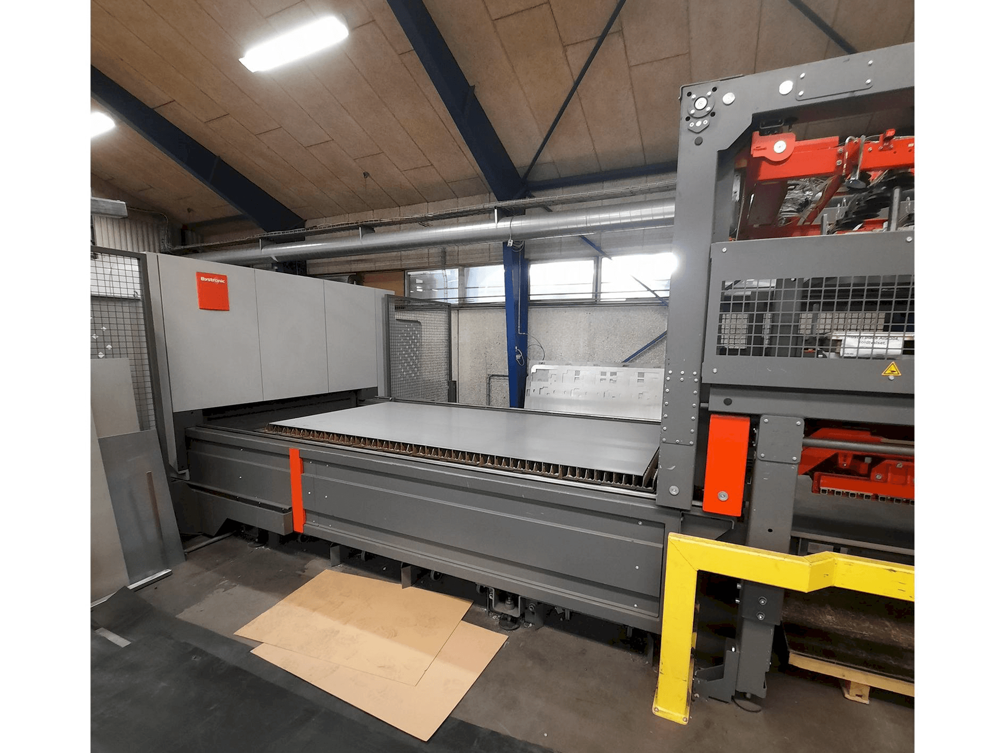 A Bystronic Bystar Fiber 3015 6KW + ByTrans Extended gép elölnézete