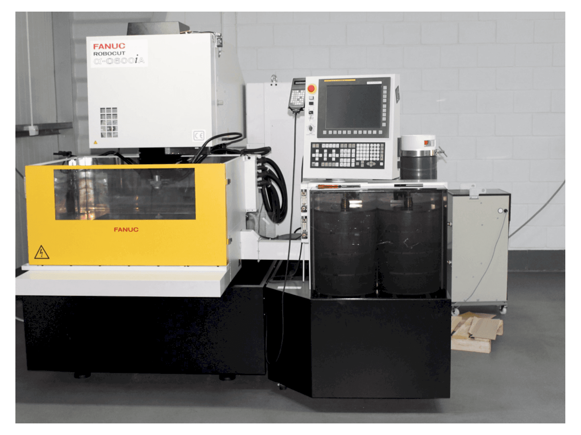 A FANUC RoboCut Alfa C600iA gép elölnézete