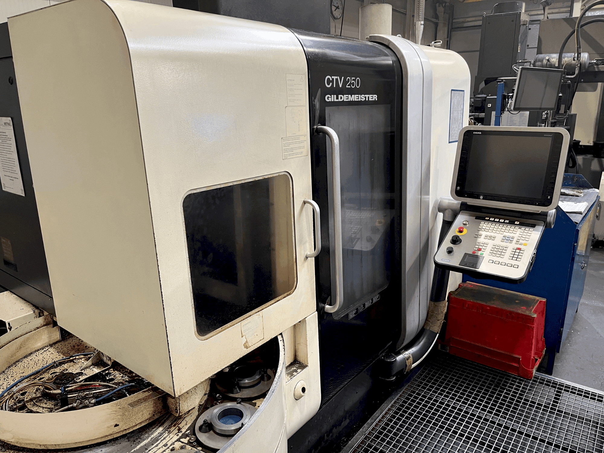 A DMG GILDEMEISTER CTV 250 gép elölnézete