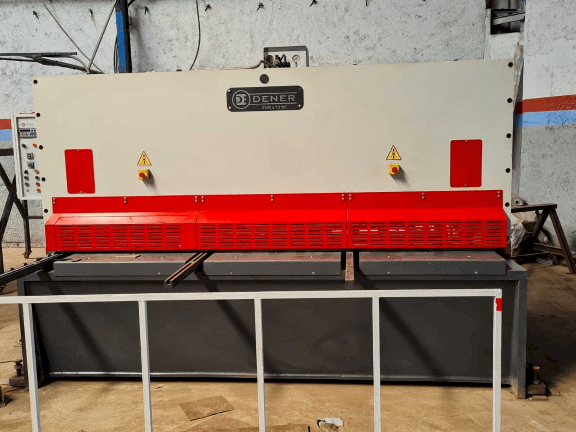 A DENER BS 3013 gép elölnézete