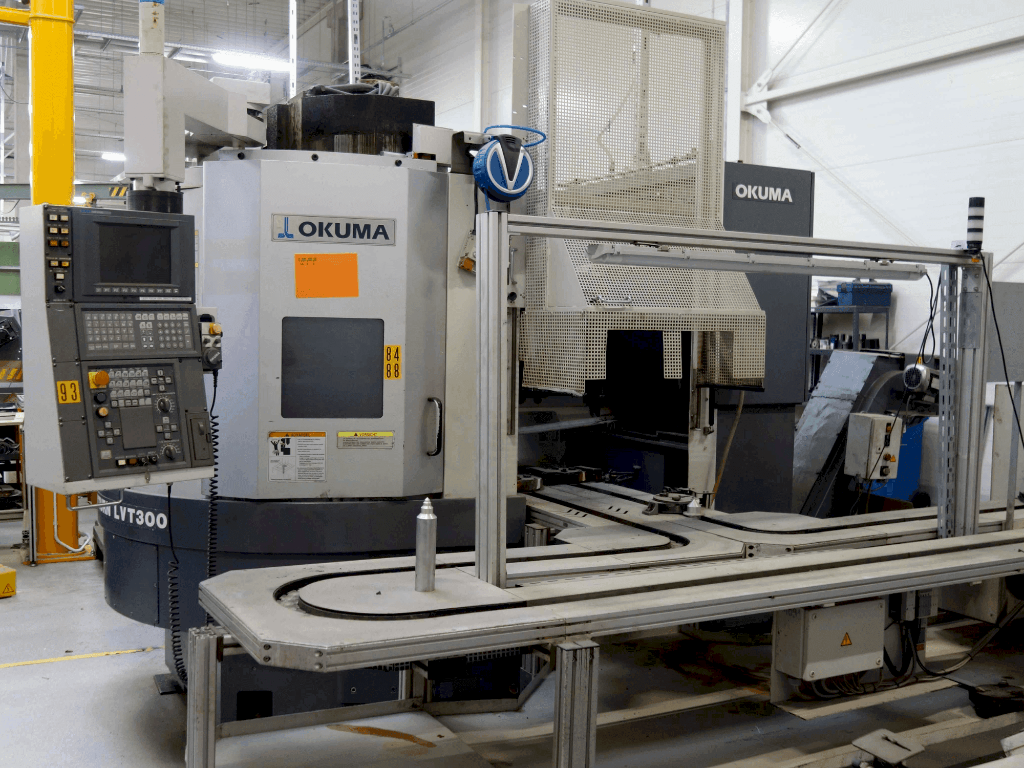 A Okuma LVT 300 gép elölnézete
